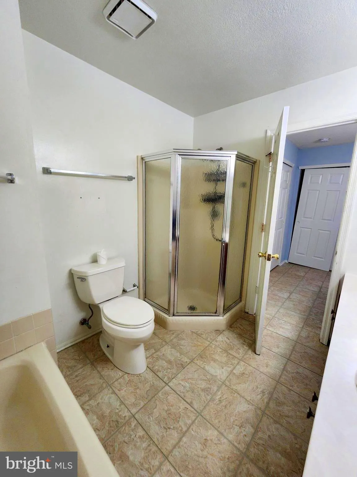 Burlington, New Jersey 08016, United States, 3 Bedrooms Bedrooms, ,4 BathroomsBathrooms,Residential,Pending,58440