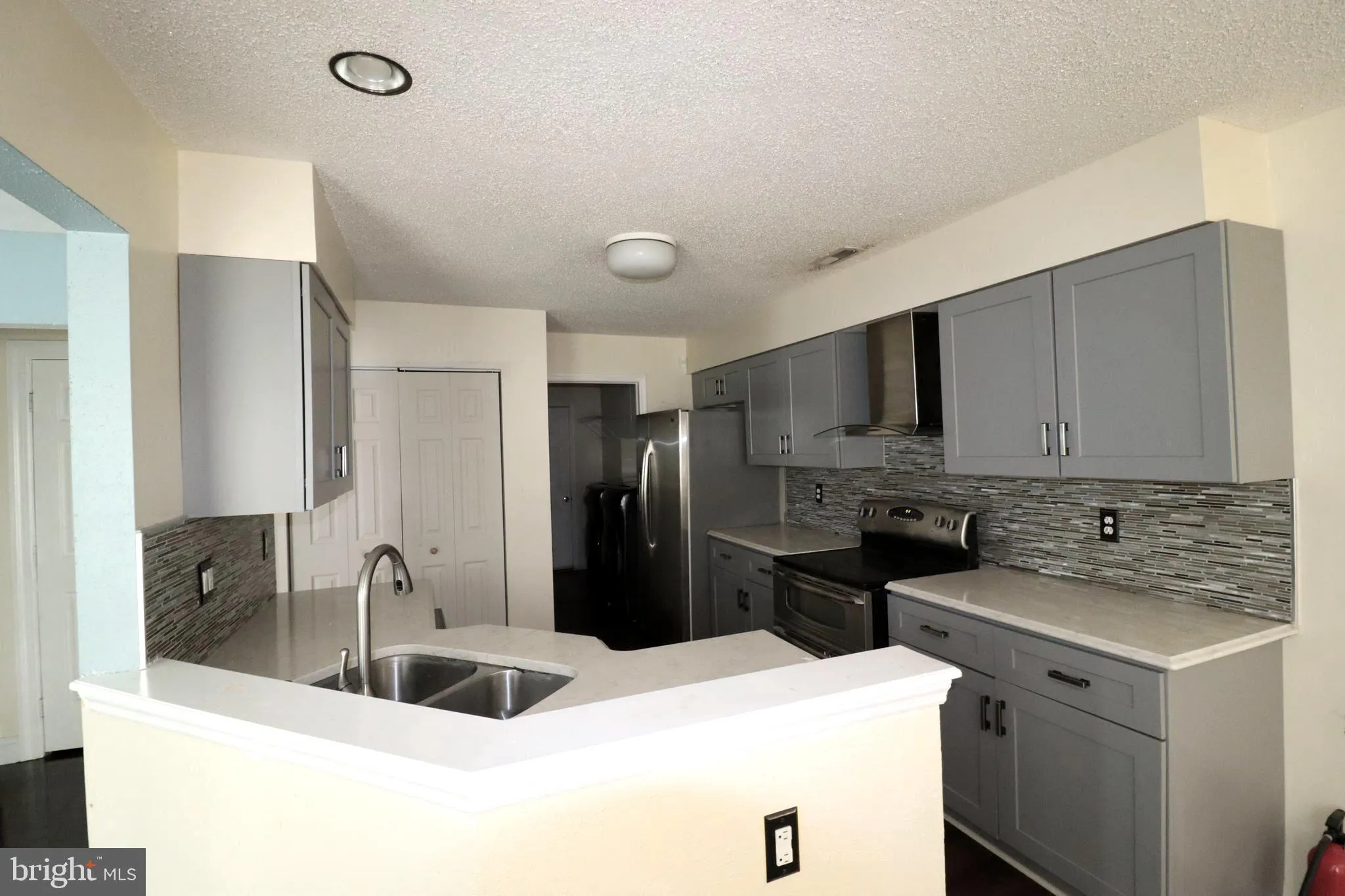 Burlington, New Jersey 08016, United States, 3 Bedrooms Bedrooms, ,4 BathroomsBathrooms,Residential,Pending,58440