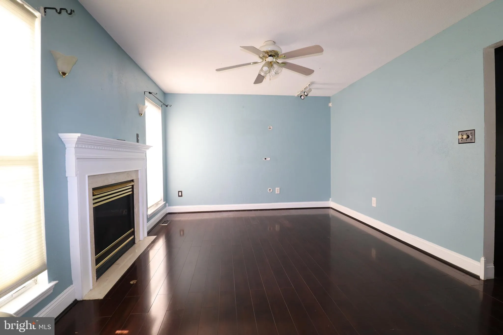 Burlington, New Jersey 08016, United States, 3 Bedrooms Bedrooms, ,4 BathroomsBathrooms,Residential,Pending,58440