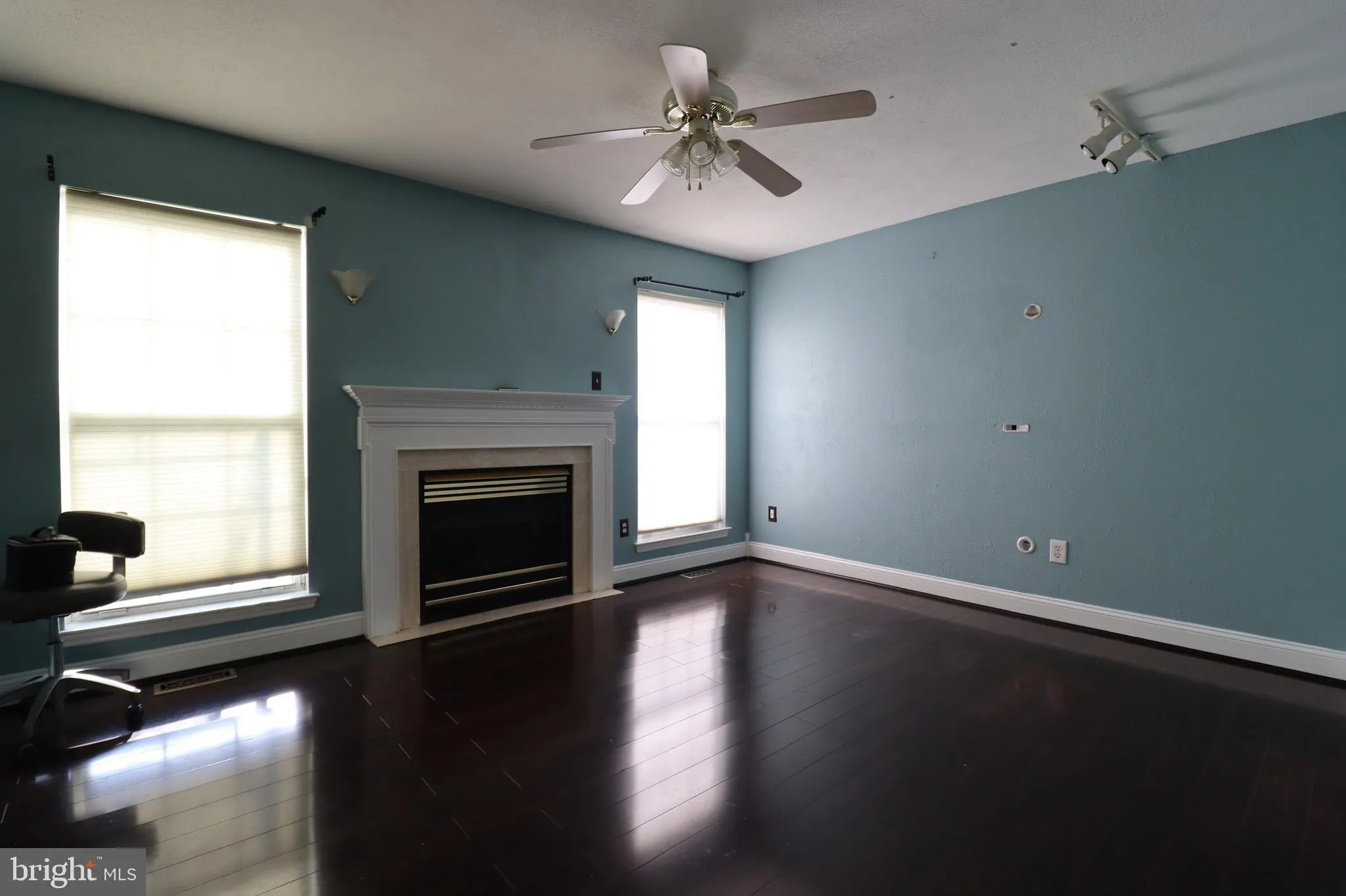 Burlington, New Jersey 08016, United States, 3 Bedrooms Bedrooms, ,4 BathroomsBathrooms,Residential,Pending,58440