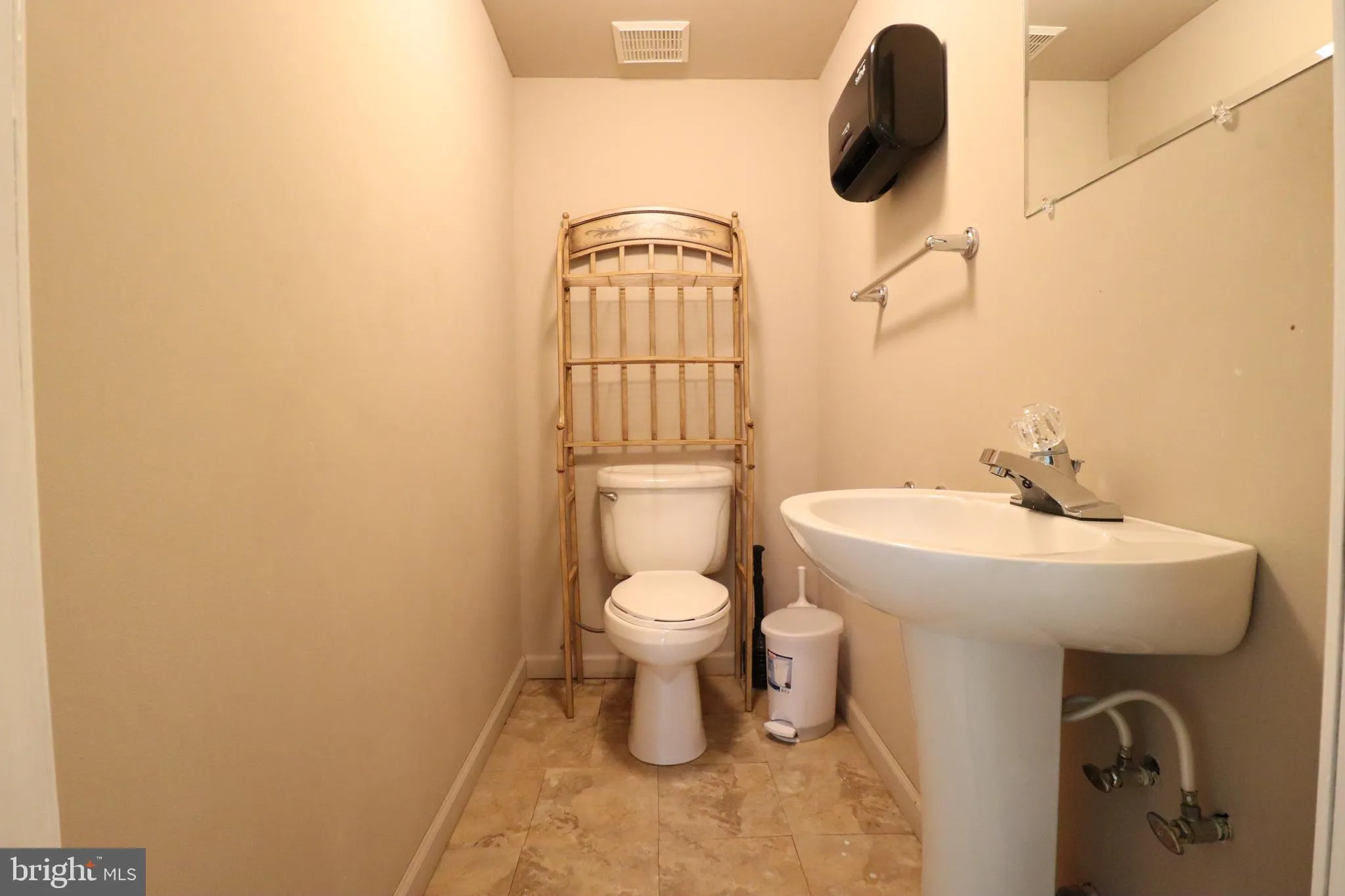 Burlington, New Jersey 08016, United States, 3 Bedrooms Bedrooms, ,4 BathroomsBathrooms,Residential,Pending,58440