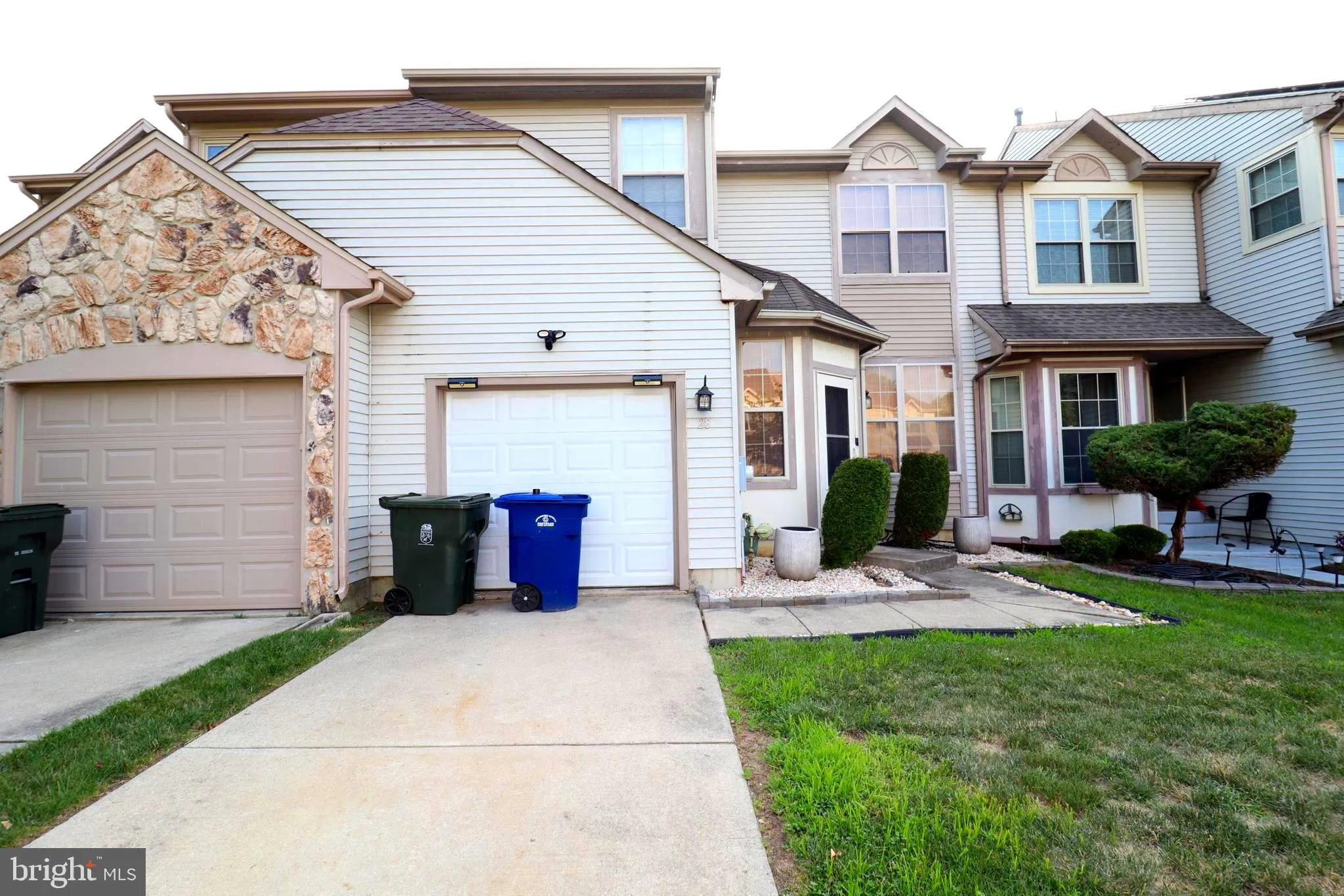 Burlington, New Jersey 08016, United States, 3 Bedrooms Bedrooms, ,4 BathroomsBathrooms,Residential,Pending,58440