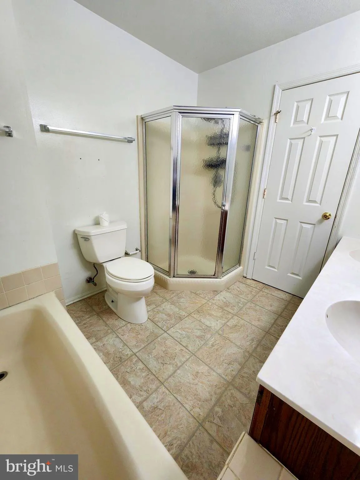 Burlington, New Jersey 08016, United States, 3 Bedrooms Bedrooms, ,4 BathroomsBathrooms,Residential,Pending,58440