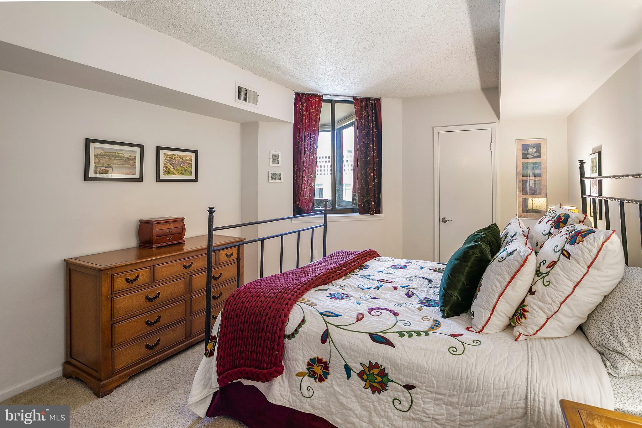 EASTVIEW AT BALLSTON METRO - Residential