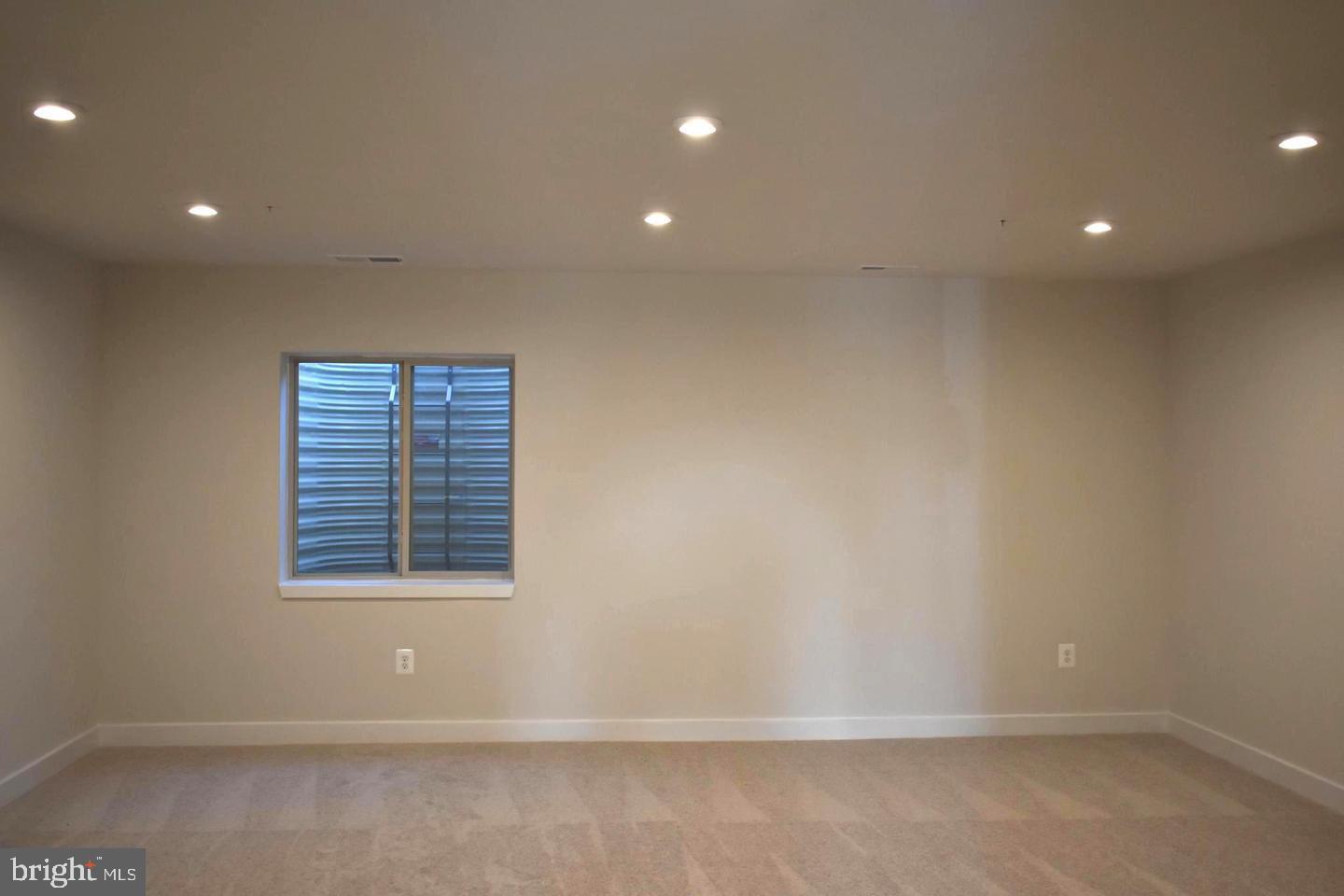 OAKDALE VILLAGE - Residential Lease