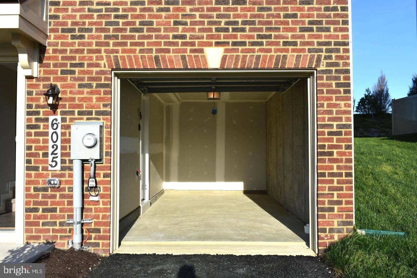 OAKDALE VILLAGE - Residential Lease