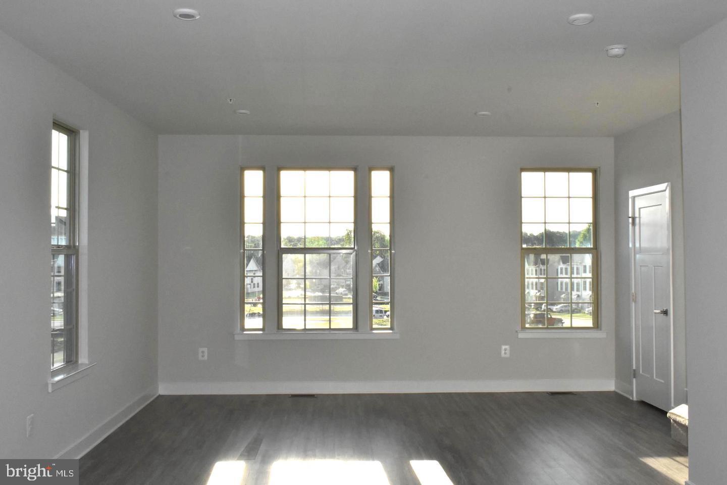 OAKDALE VILLAGE - Residential Lease