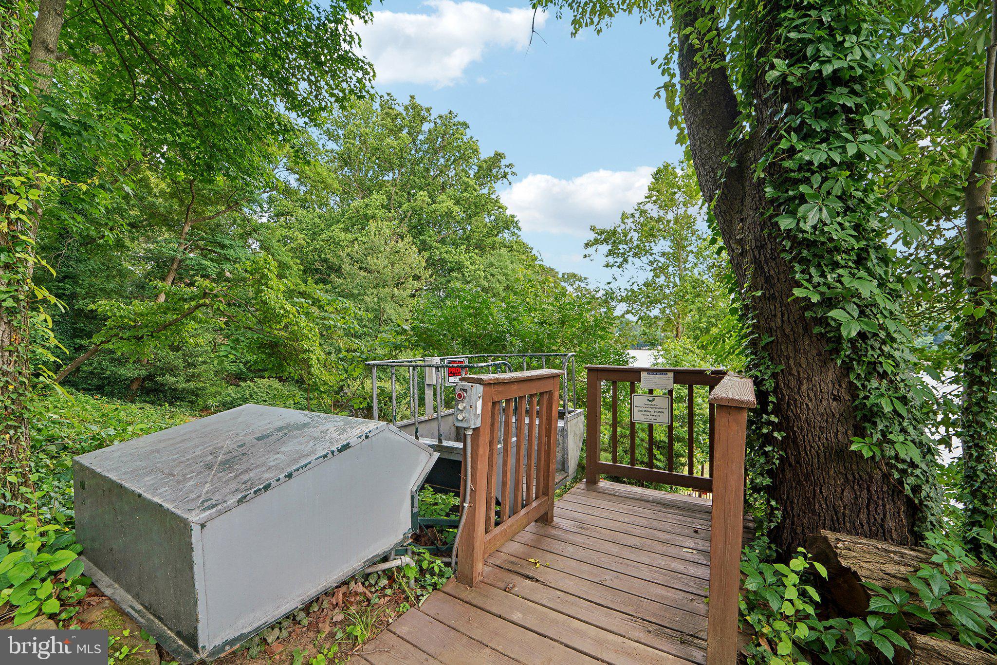 HOLLYWOOD ON SEVERN - Residential