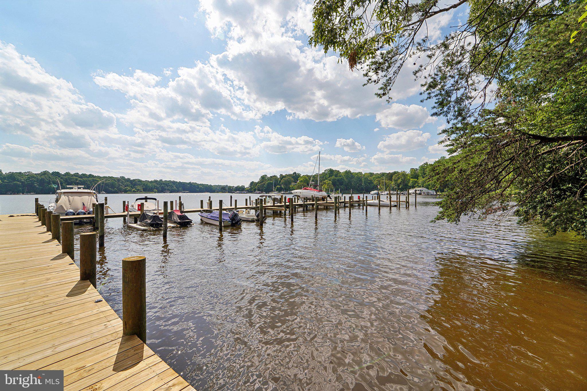 HOLLYWOOD ON SEVERN - Residential