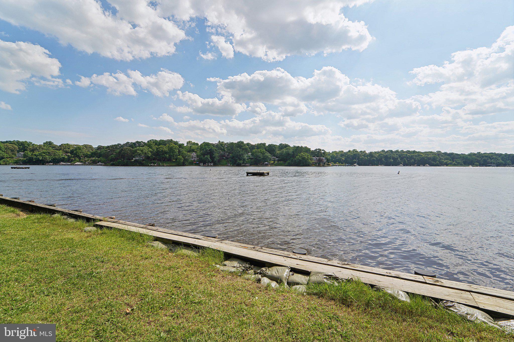 HOLLYWOOD ON SEVERN - Residential