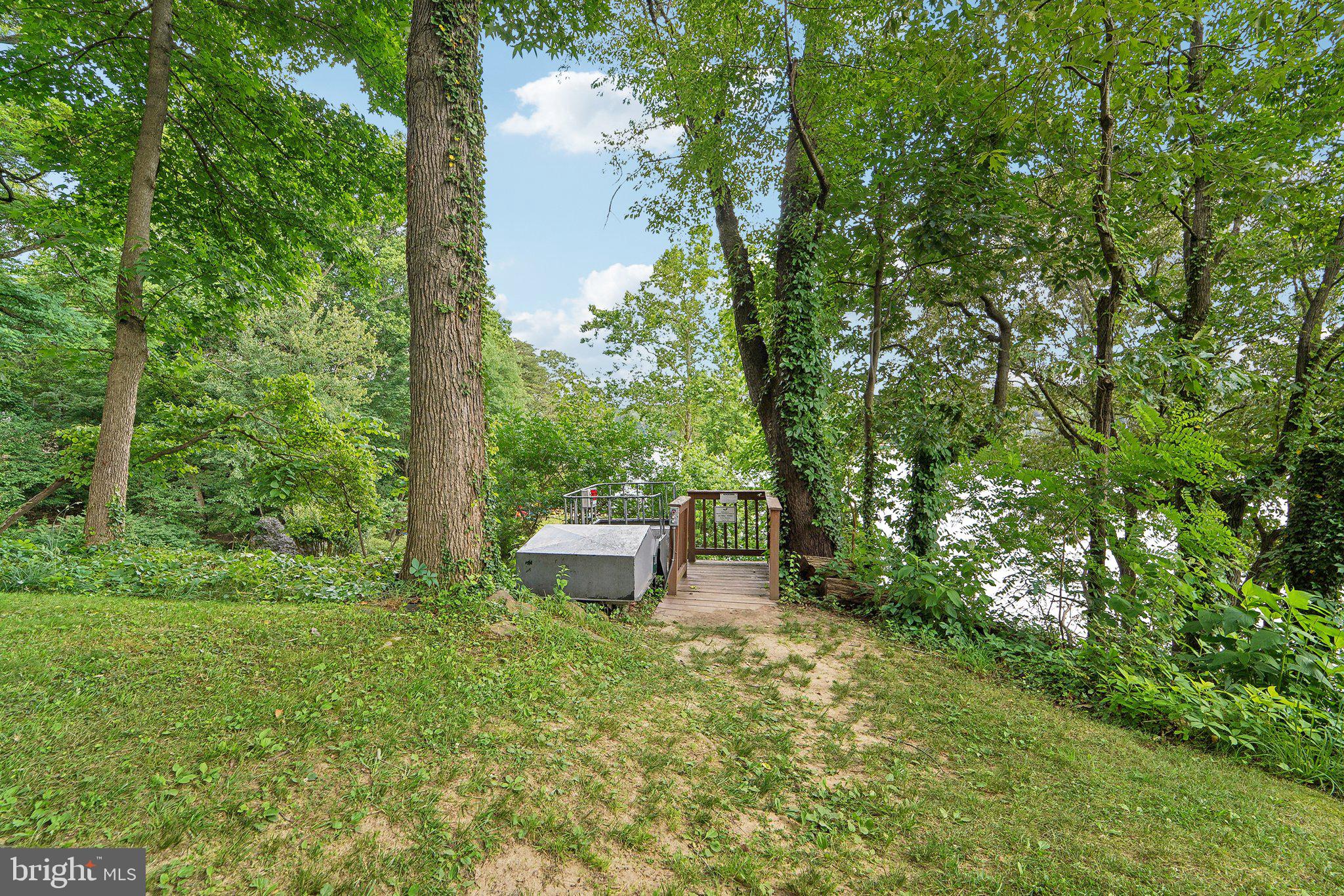 HOLLYWOOD ON SEVERN - Residential