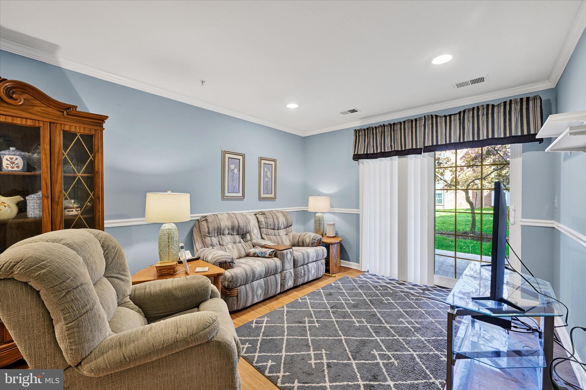 CROMWELL FOUNTAIN - Residential