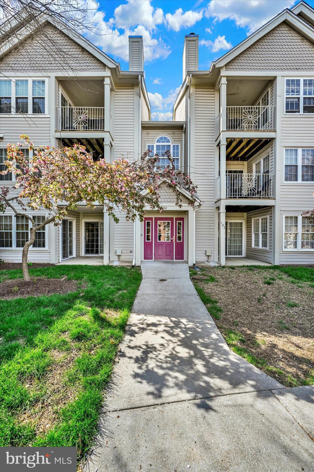 CROMWELL FOUNTAIN - Residential