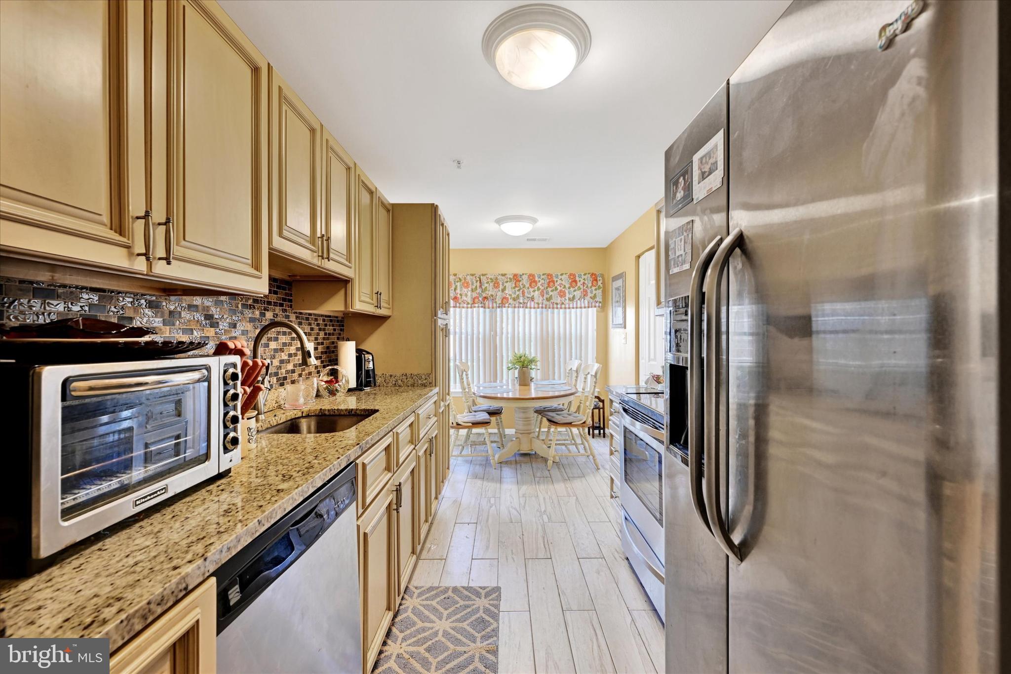 CROMWELL FOUNTAIN - Residential