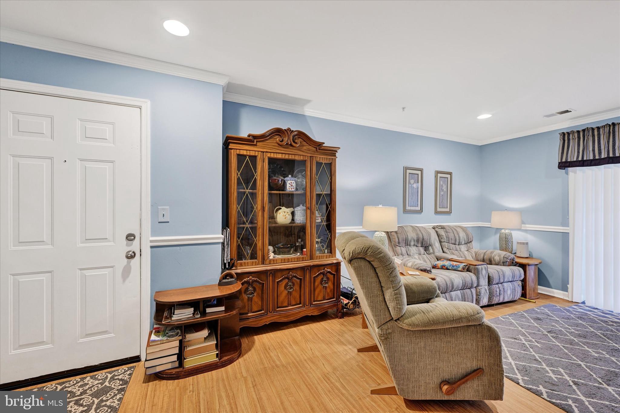 CROMWELL FOUNTAIN - Residential