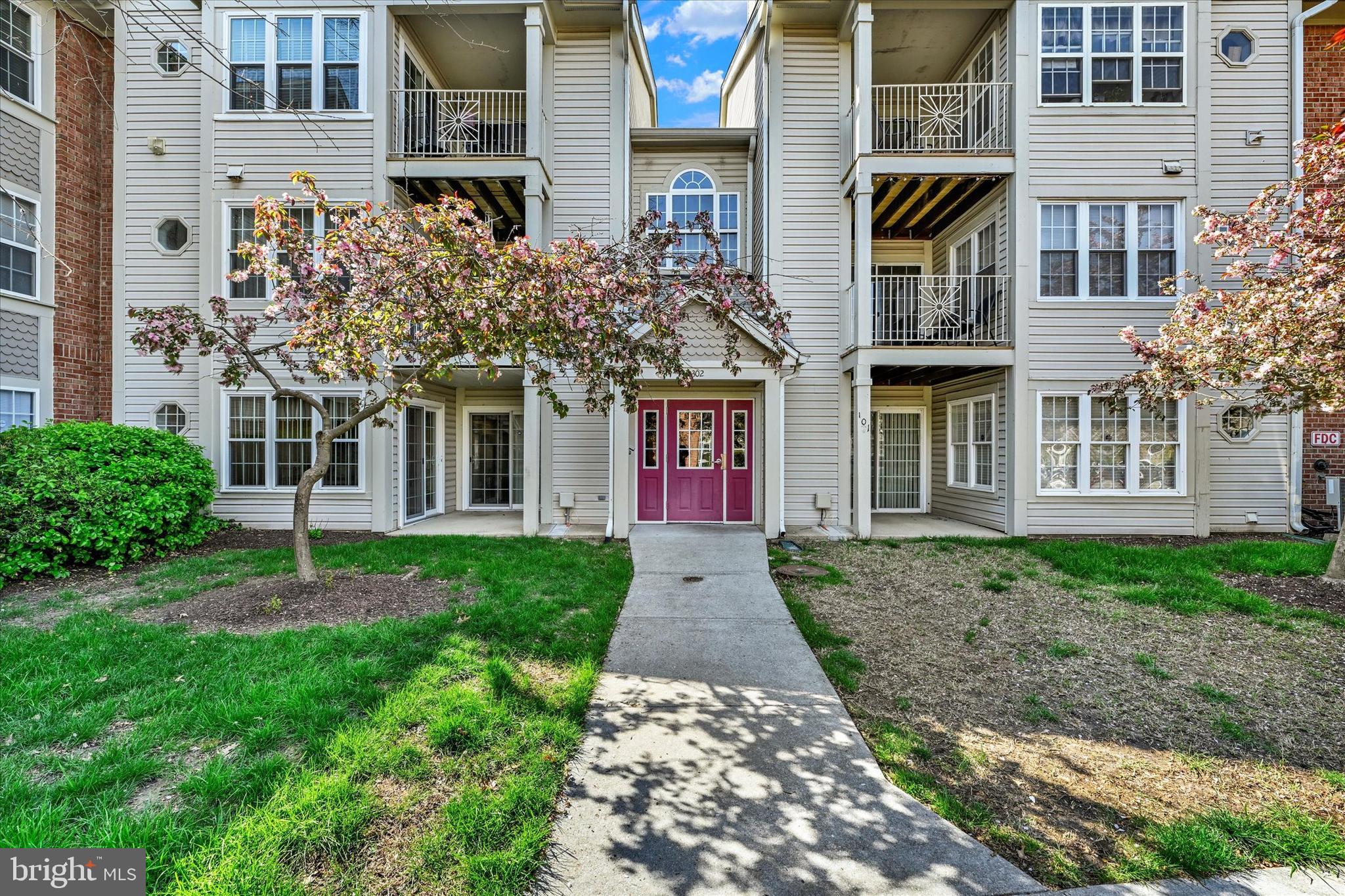 CROMWELL FOUNTAIN - Residential