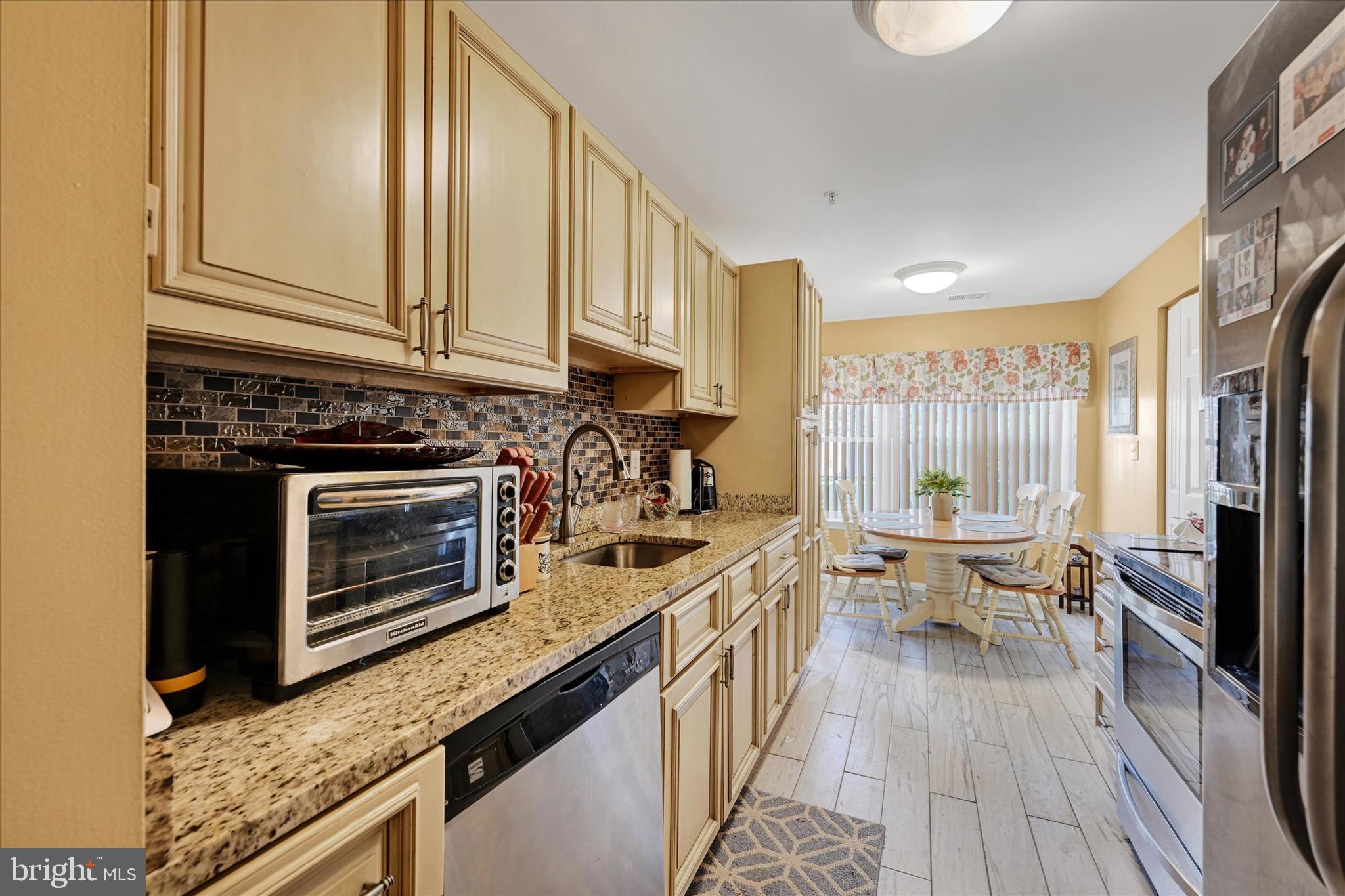 CROMWELL FOUNTAIN - Residential