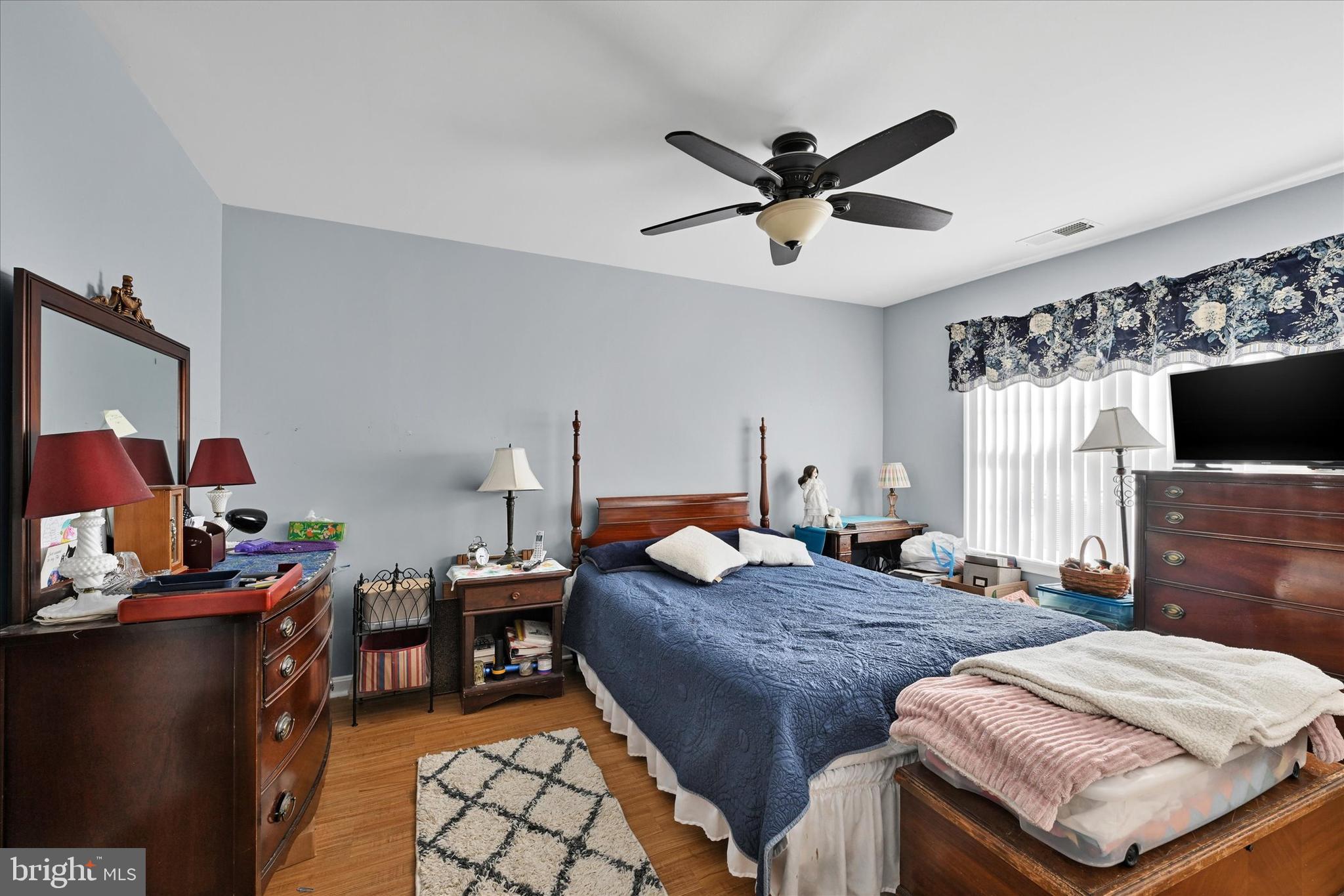 CROMWELL FOUNTAIN - Residential