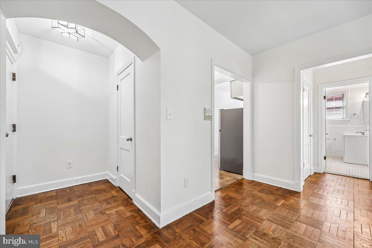 4481 MACARTHUR BOULEVARD NW 204