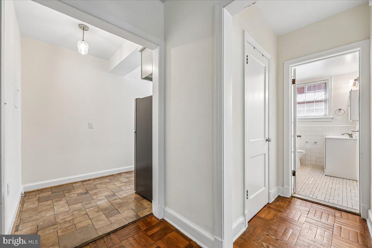 4481 MACARTHUR BOULEVARD NW 204