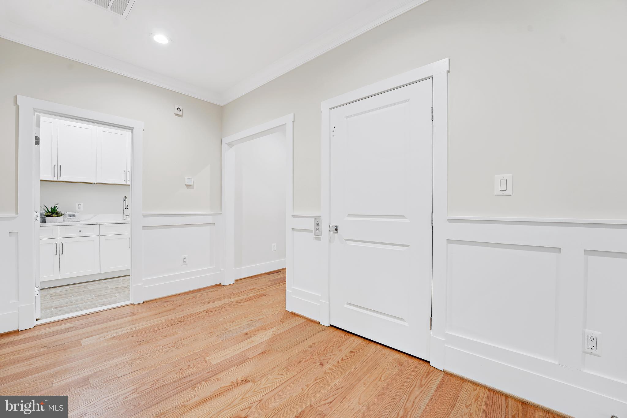 VIENNA WOODS - Residential