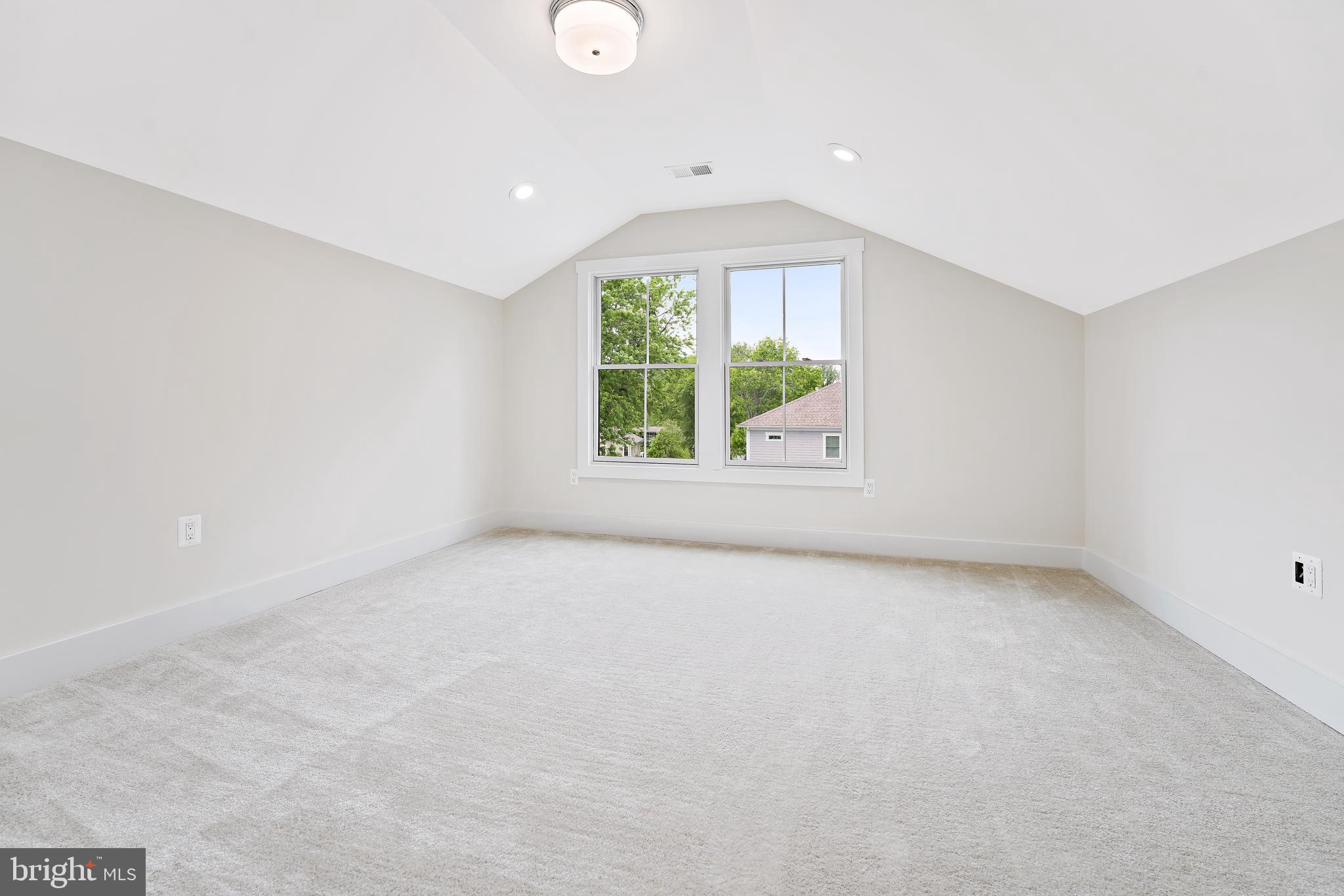 VIENNA WOODS - Residential