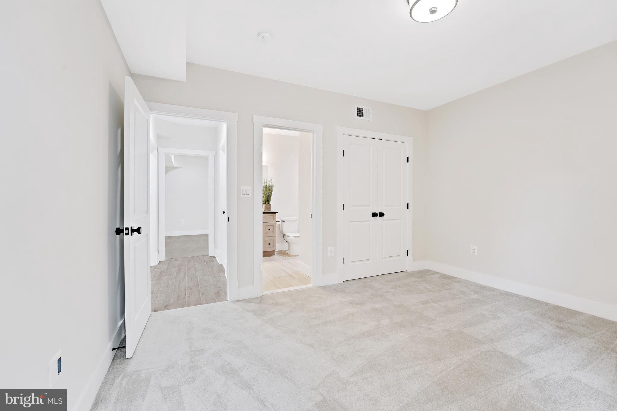 VIENNA WOODS - Residential