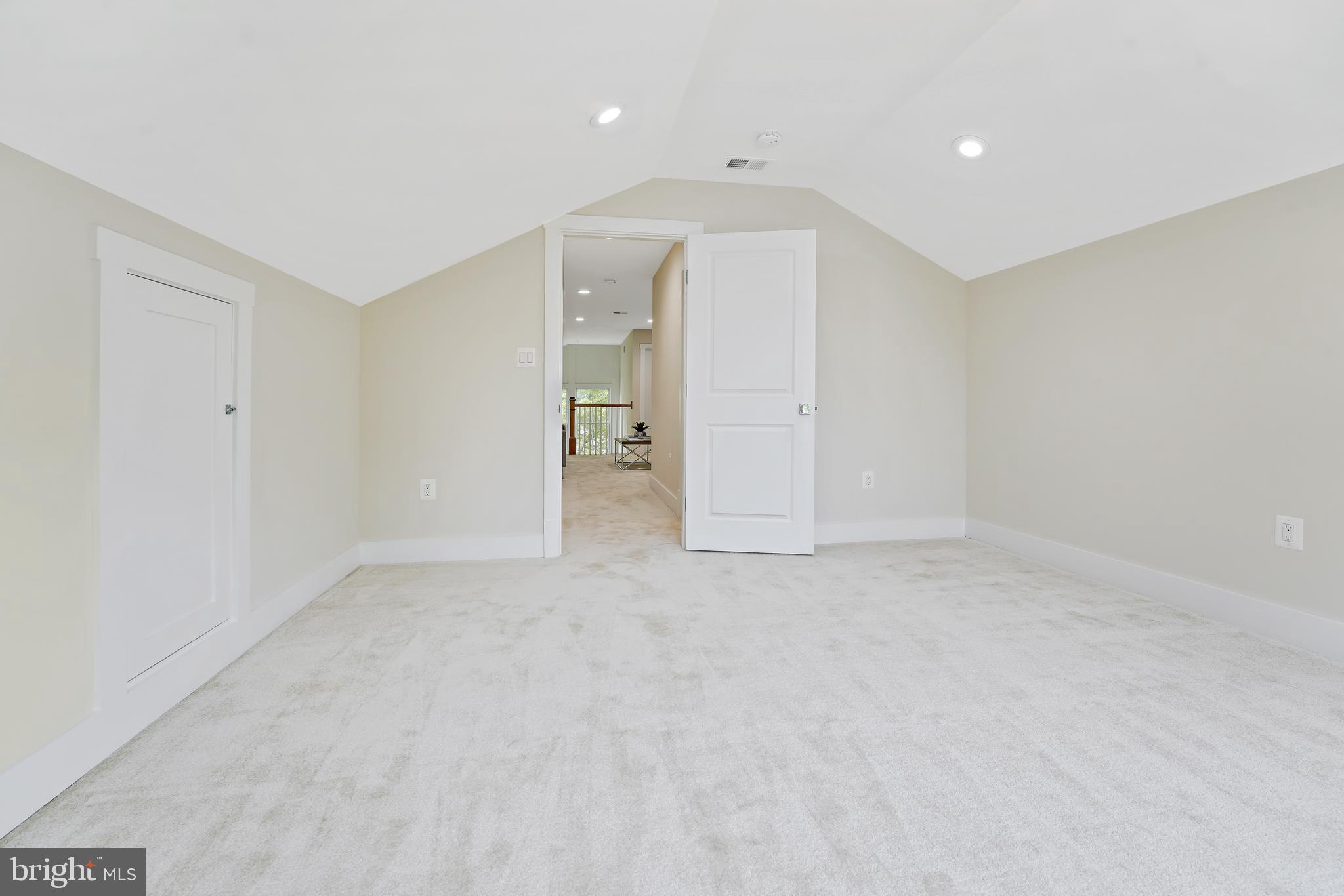 VIENNA WOODS - Residential