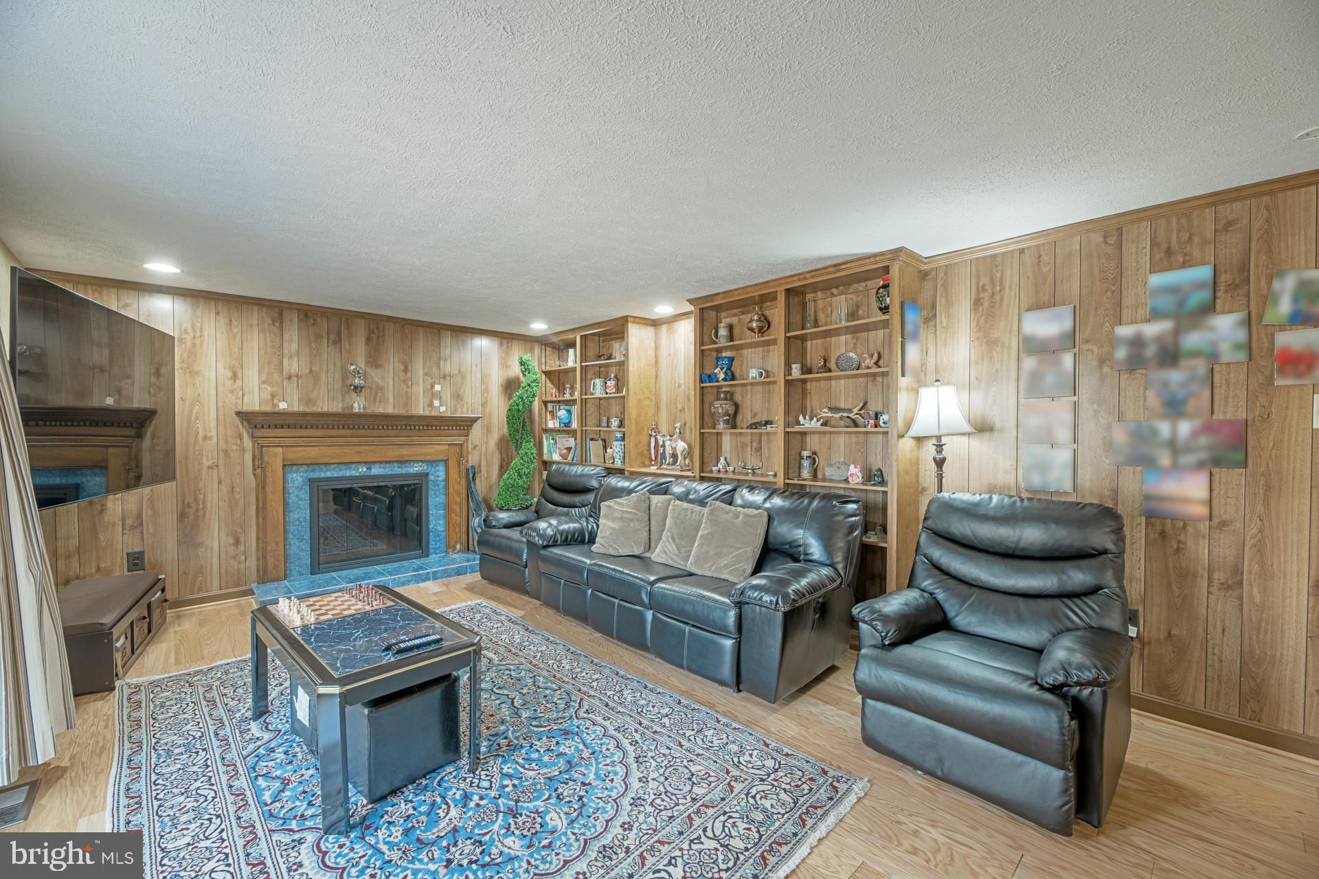 RESTON - Residential