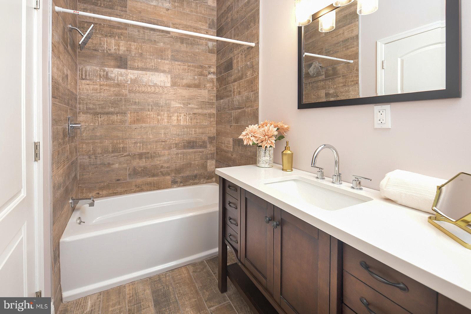 BIDDLE STREET - Residential