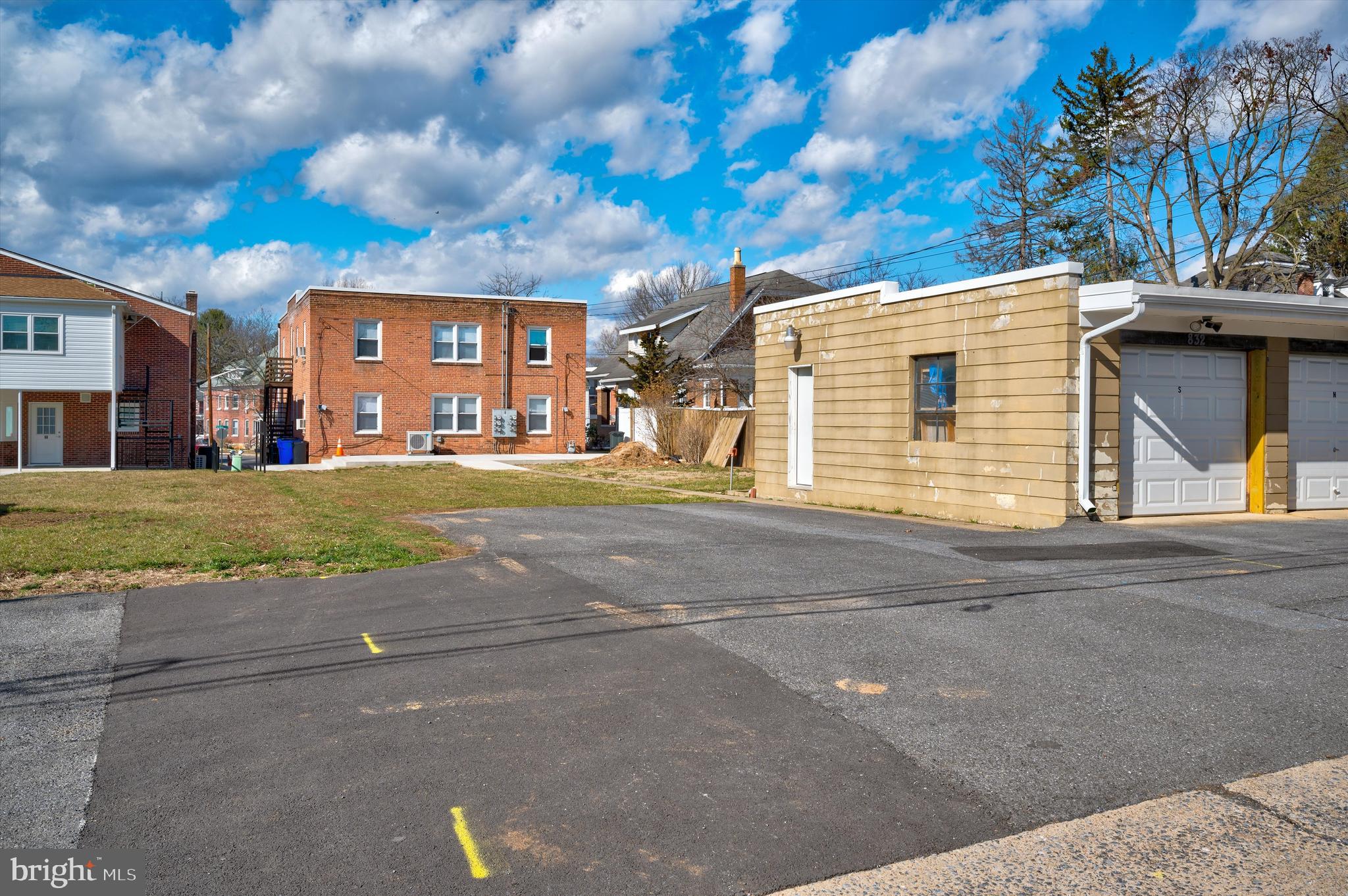 NORTH END - Residential Lease