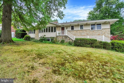 385 TRI HILL DRIVE YORK PA 17403