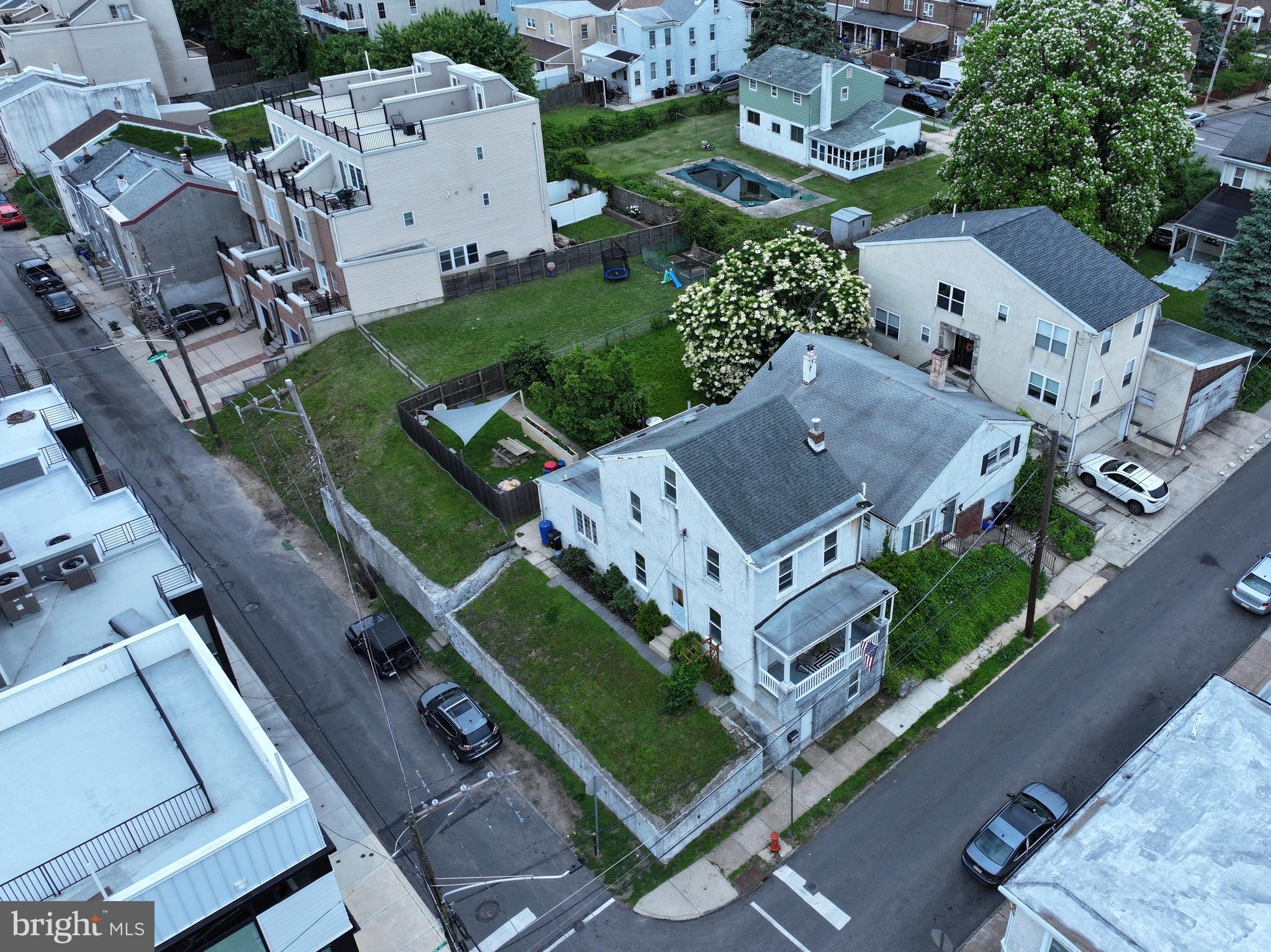 ROXBOROUGH - Residential