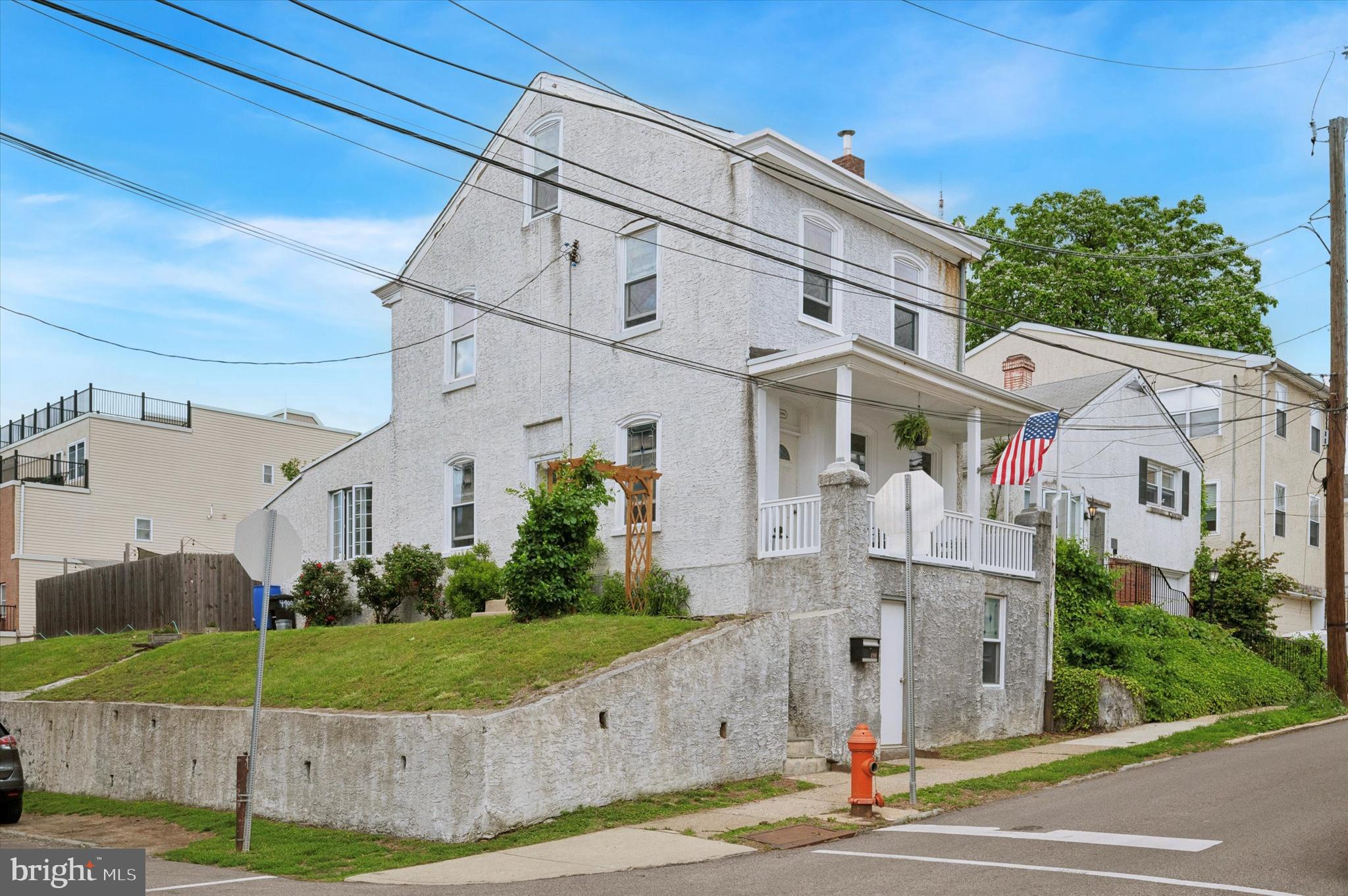 ROXBOROUGH - Residential