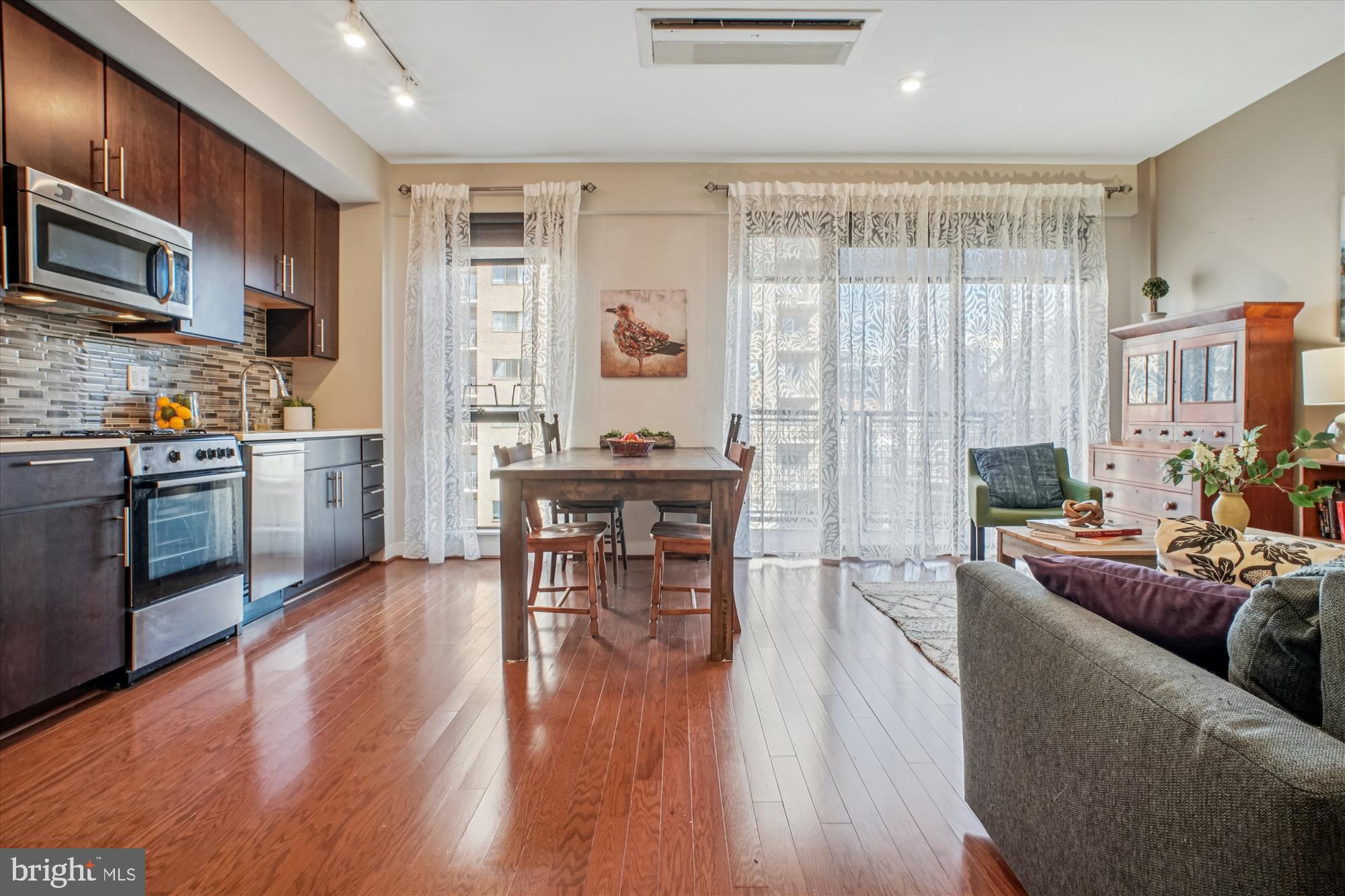 1320 FENWICK LANE 711