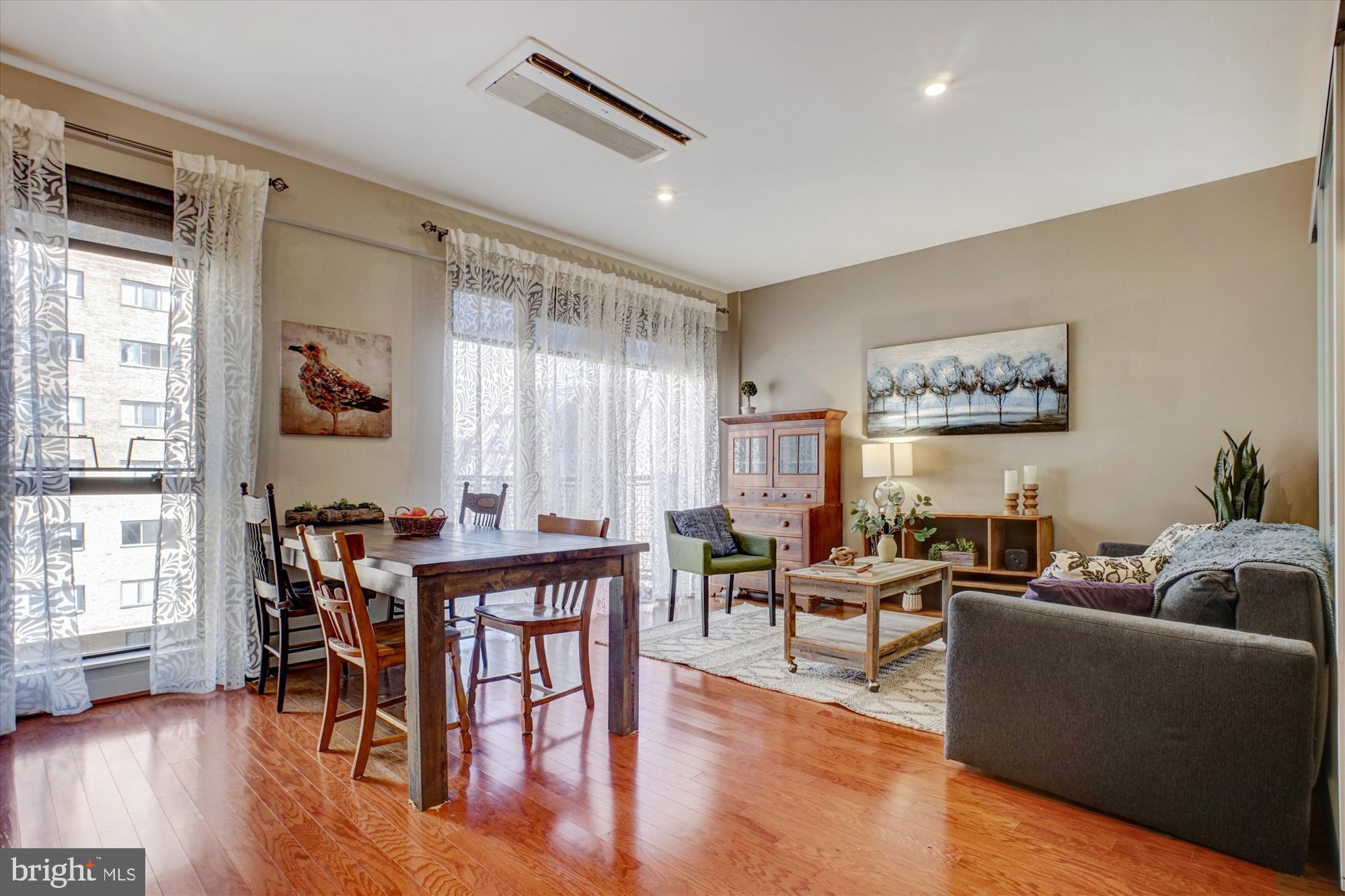 1320 FENWICK LANE 711