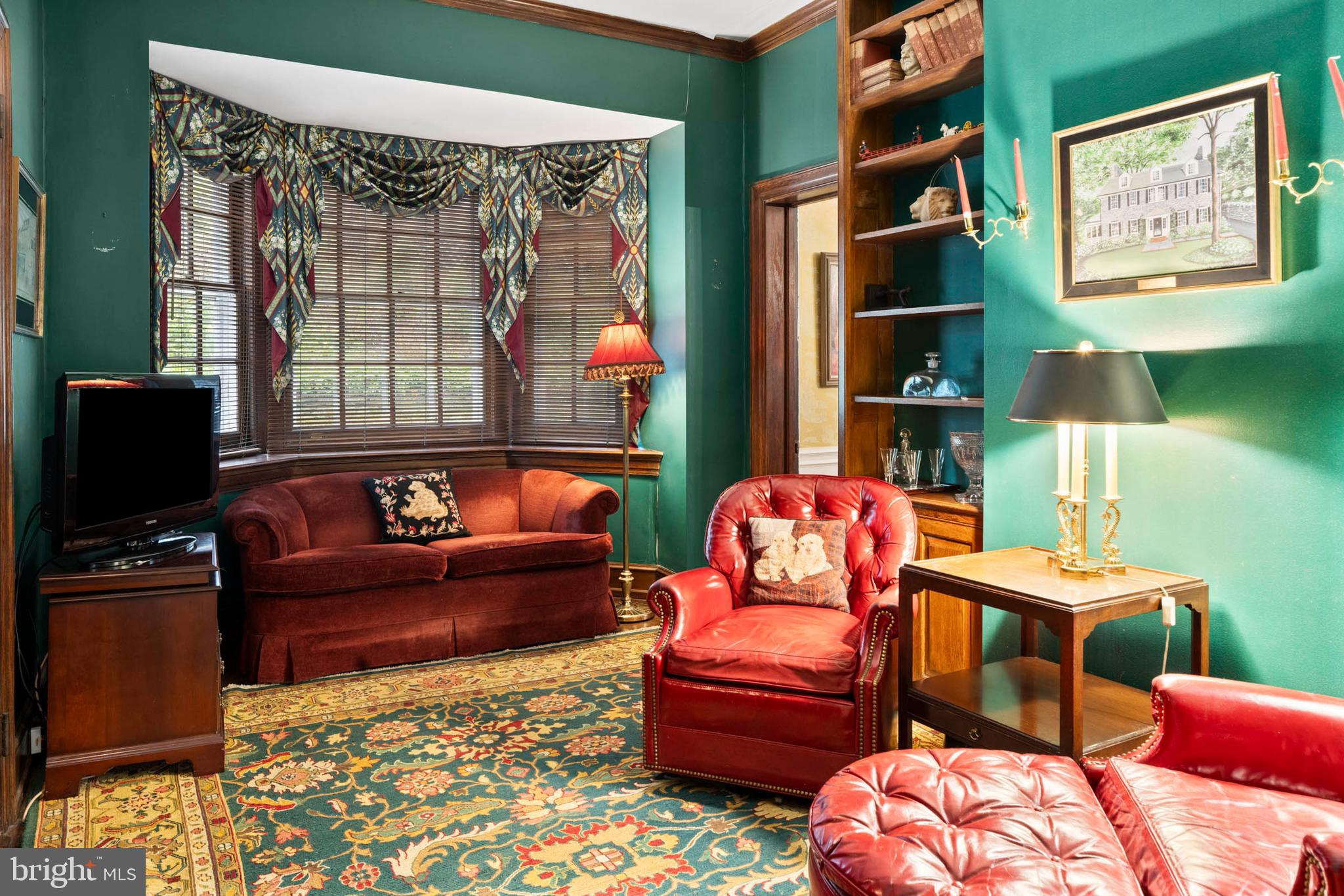 CHESTNUT HILL - Residential