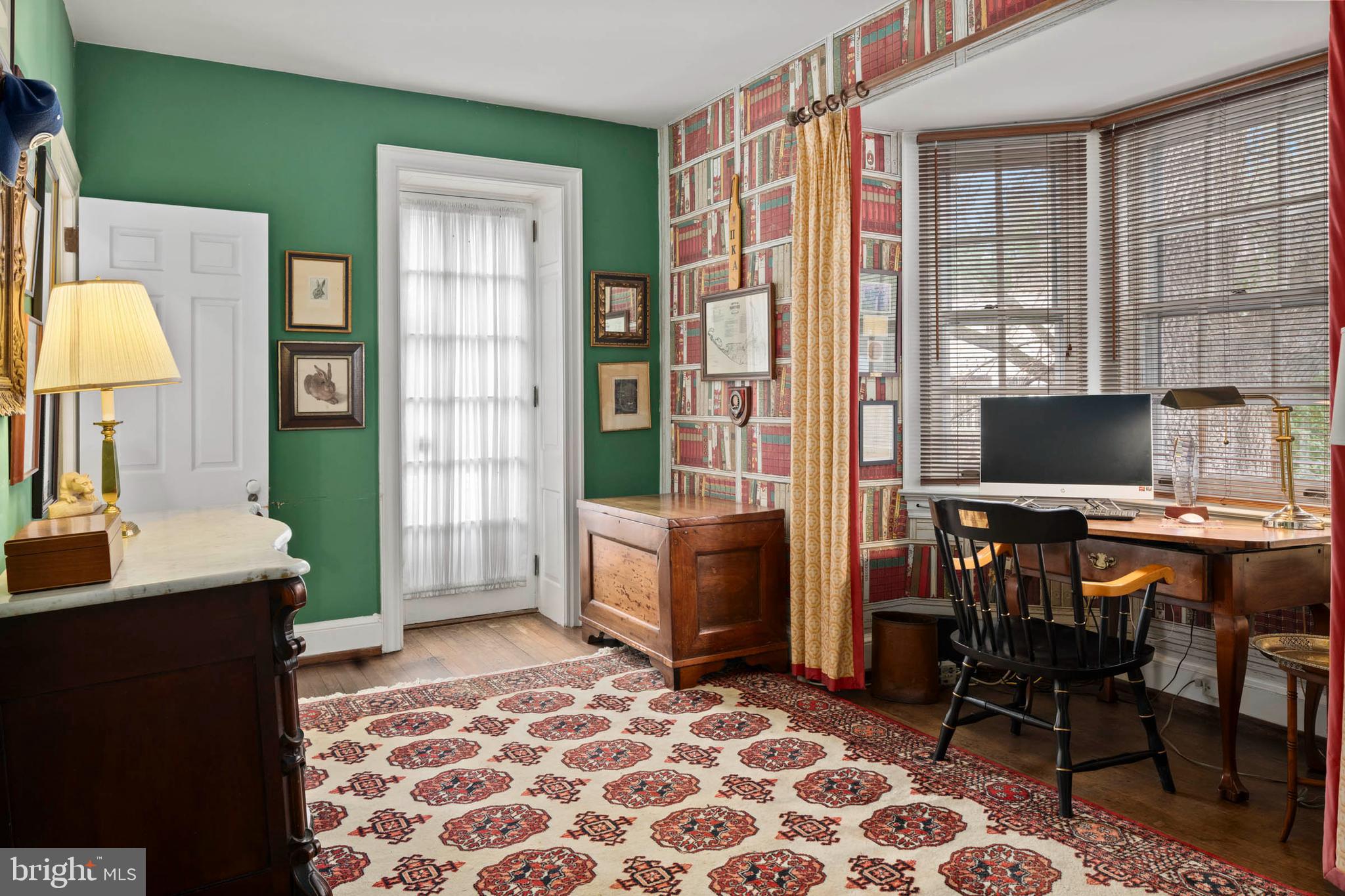 CHESTNUT HILL - Residential