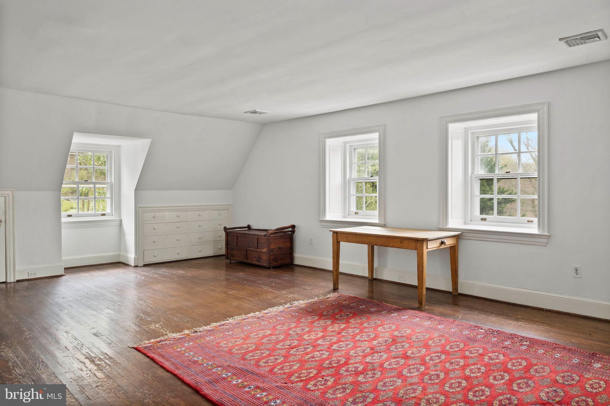 CHESTNUT HILL - Residential