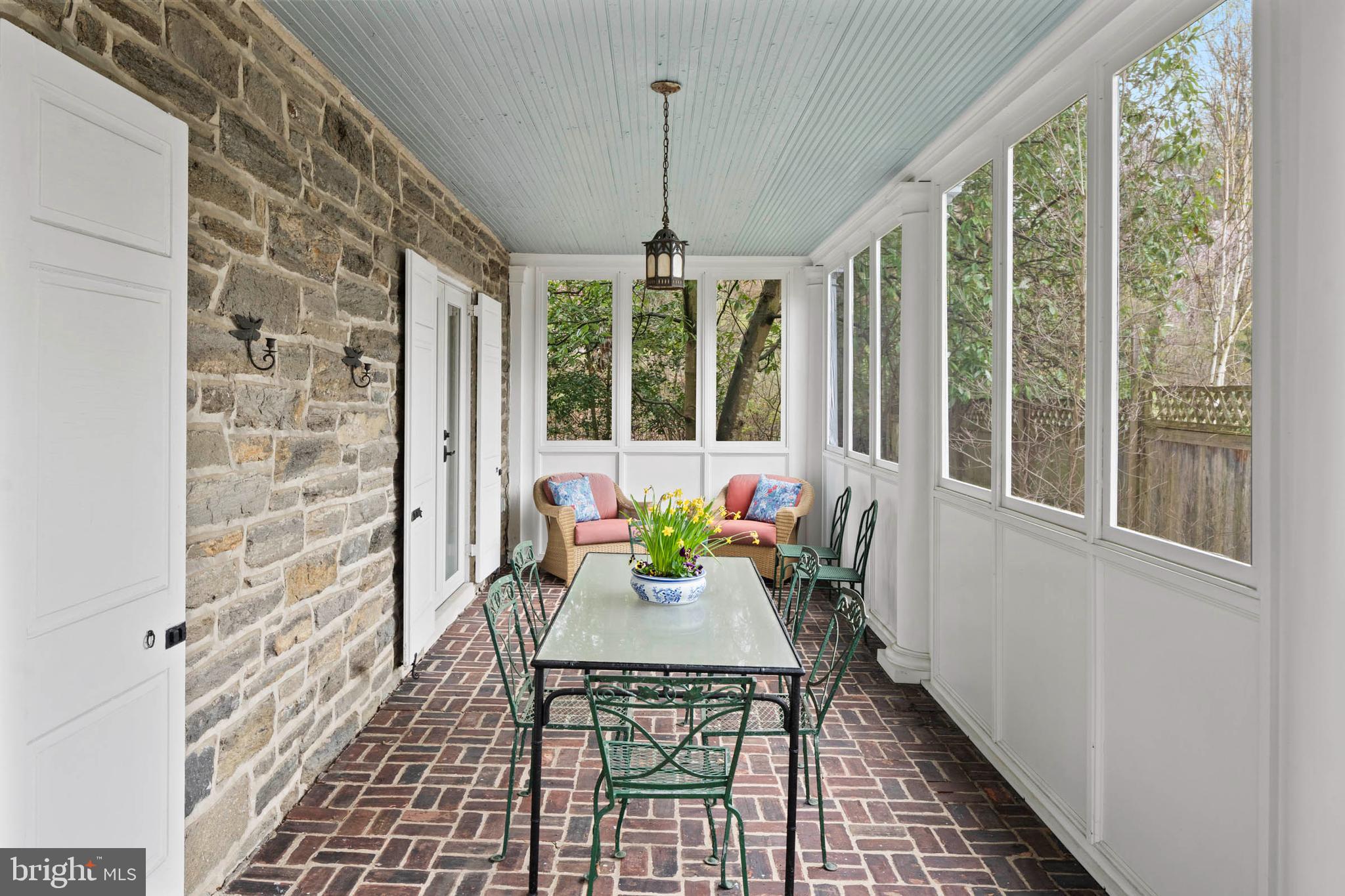 CHESTNUT HILL - Residential