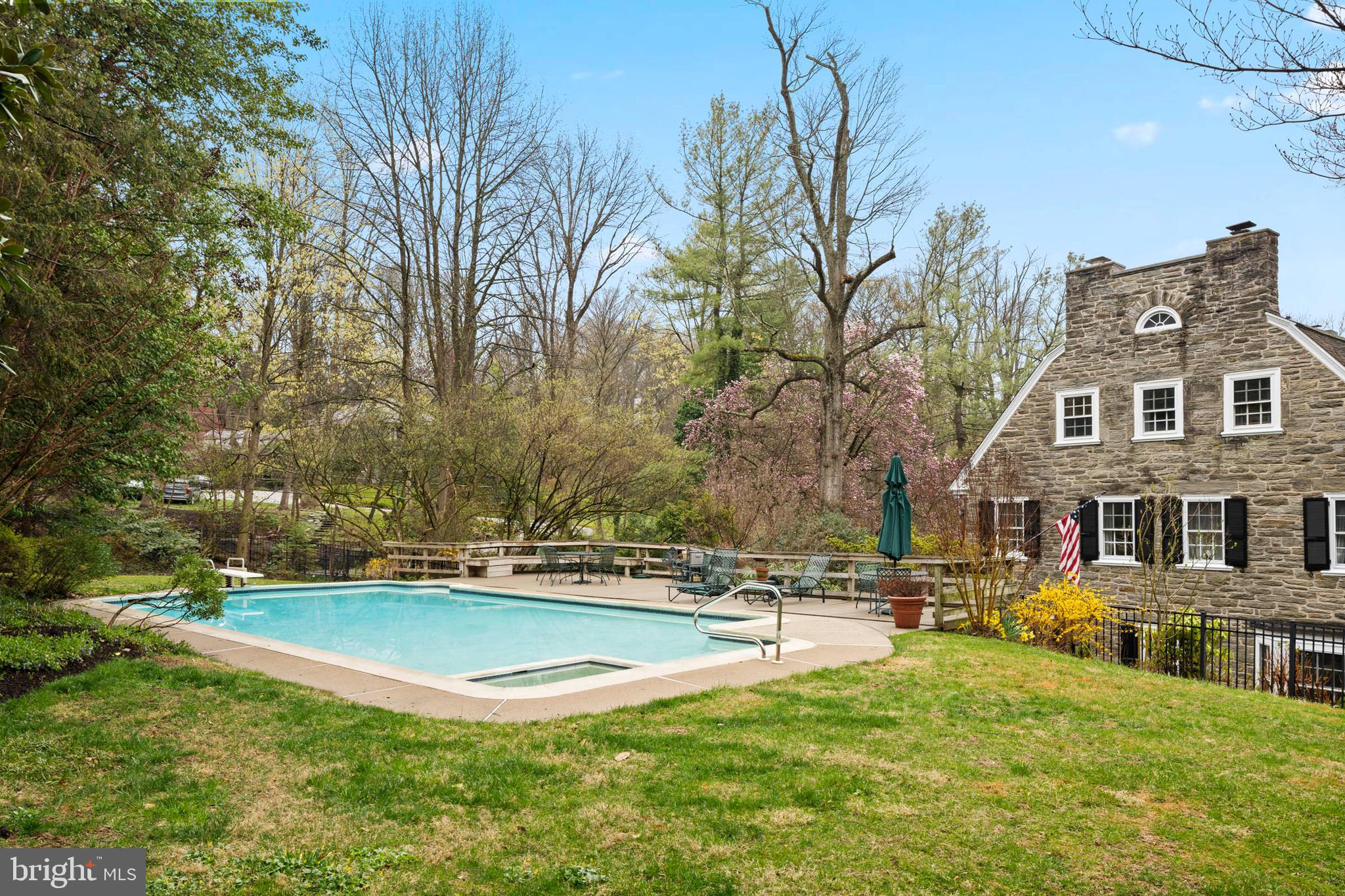 CHESTNUT HILL - Residential