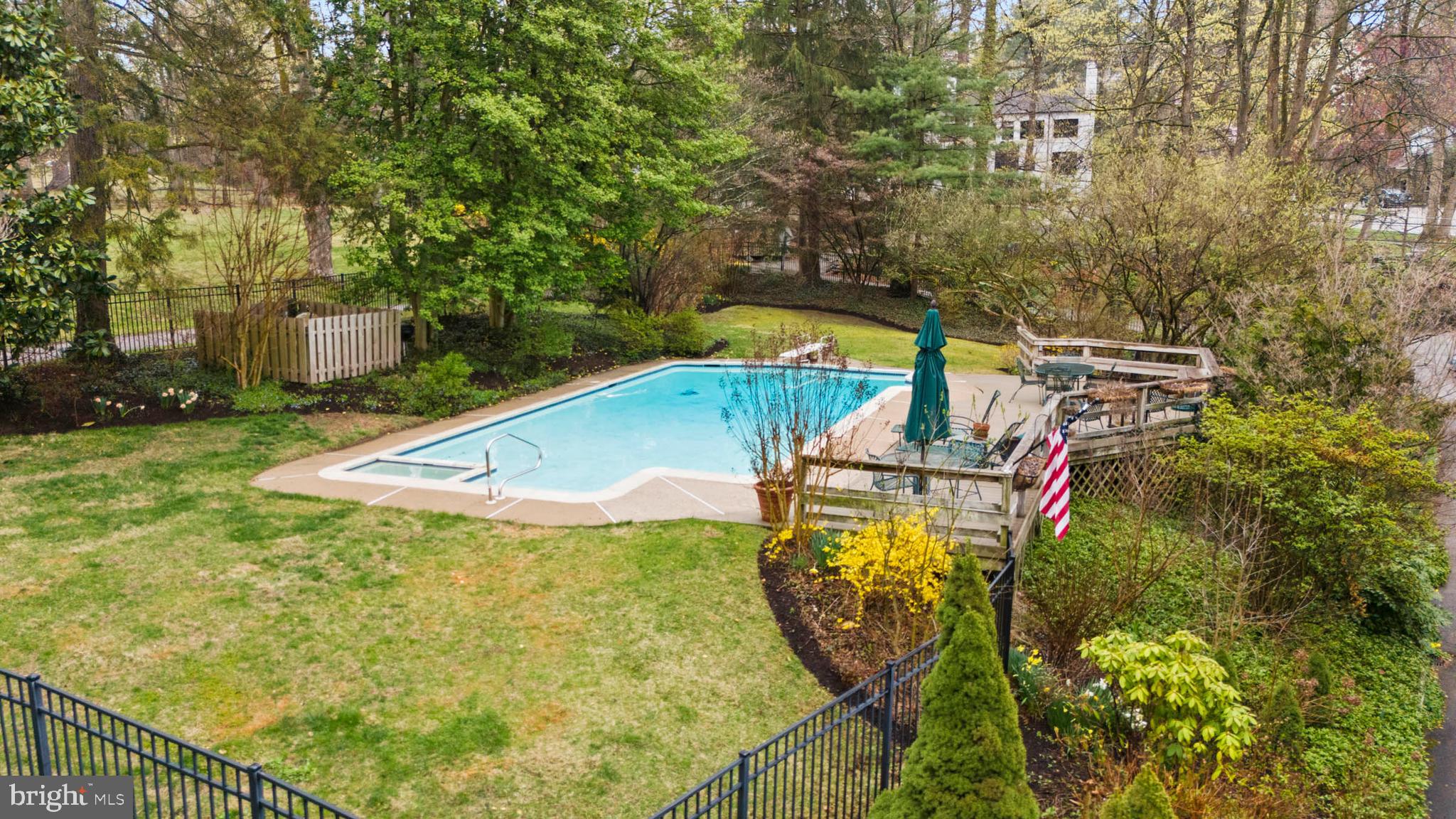 CHESTNUT HILL - Residential