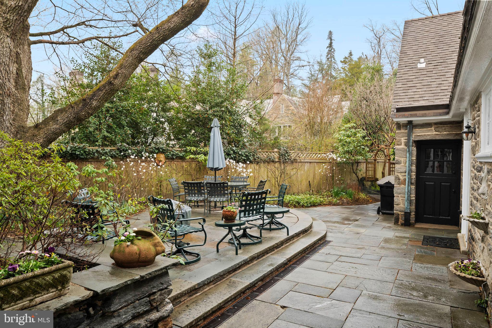 CHESTNUT HILL - Residential
