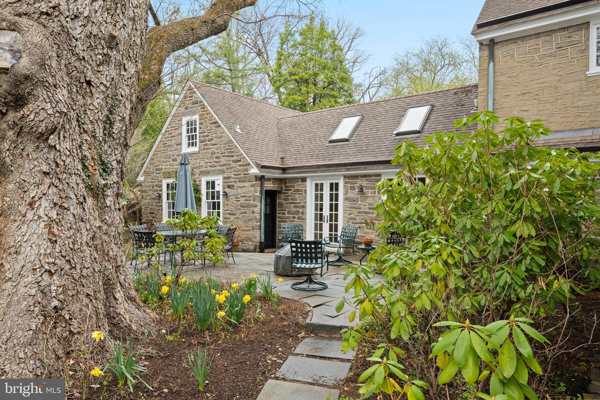 CHESTNUT HILL - Residential
