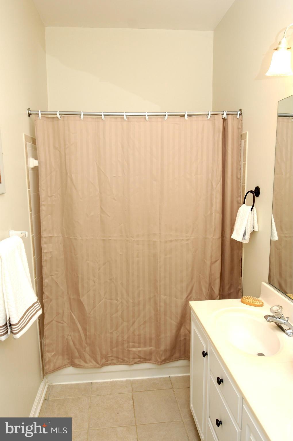 LOWES ISLAND - Residential