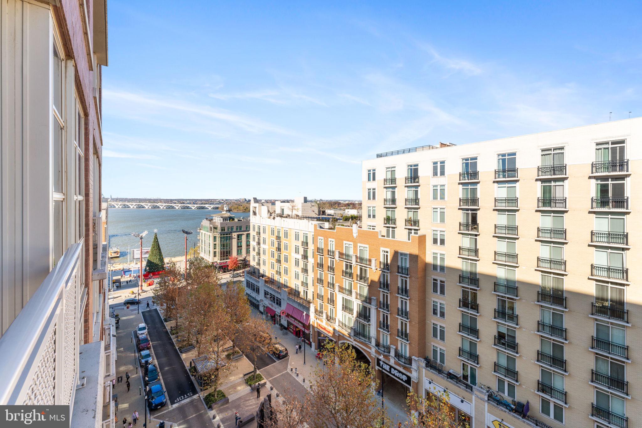 FLEET STREET CONDOMINIUMS - Residential Lease