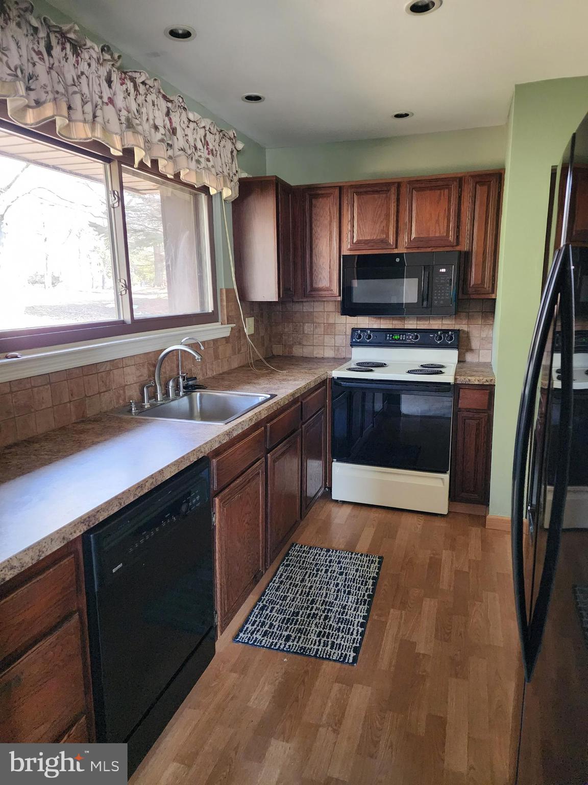 3377 CHAMPIONS DRIVE