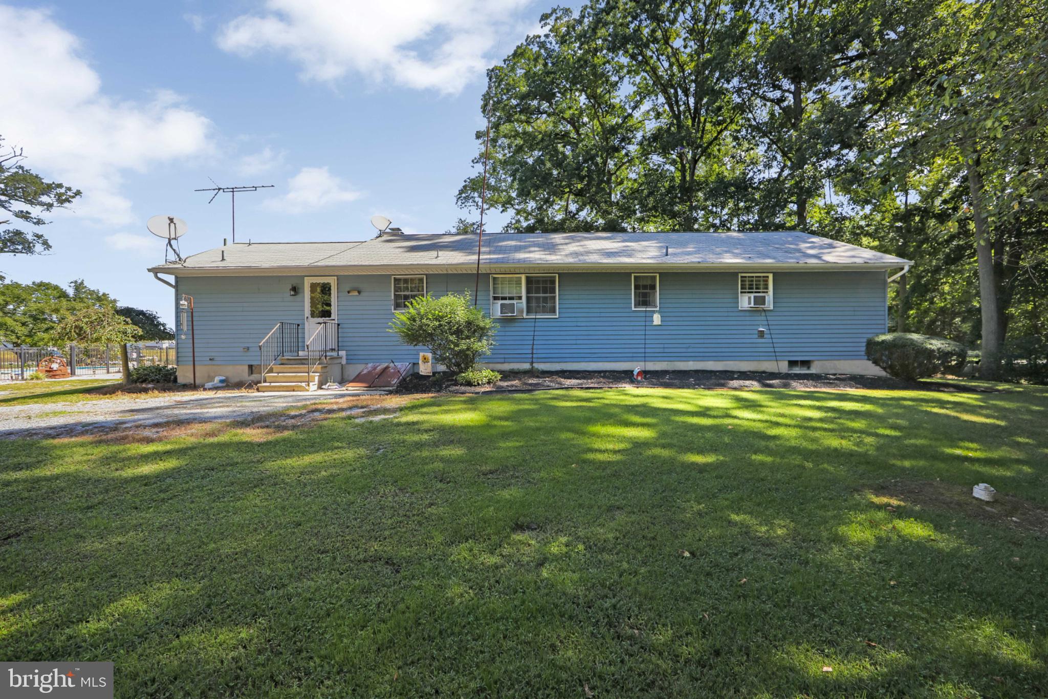 85 CEDAR LANE