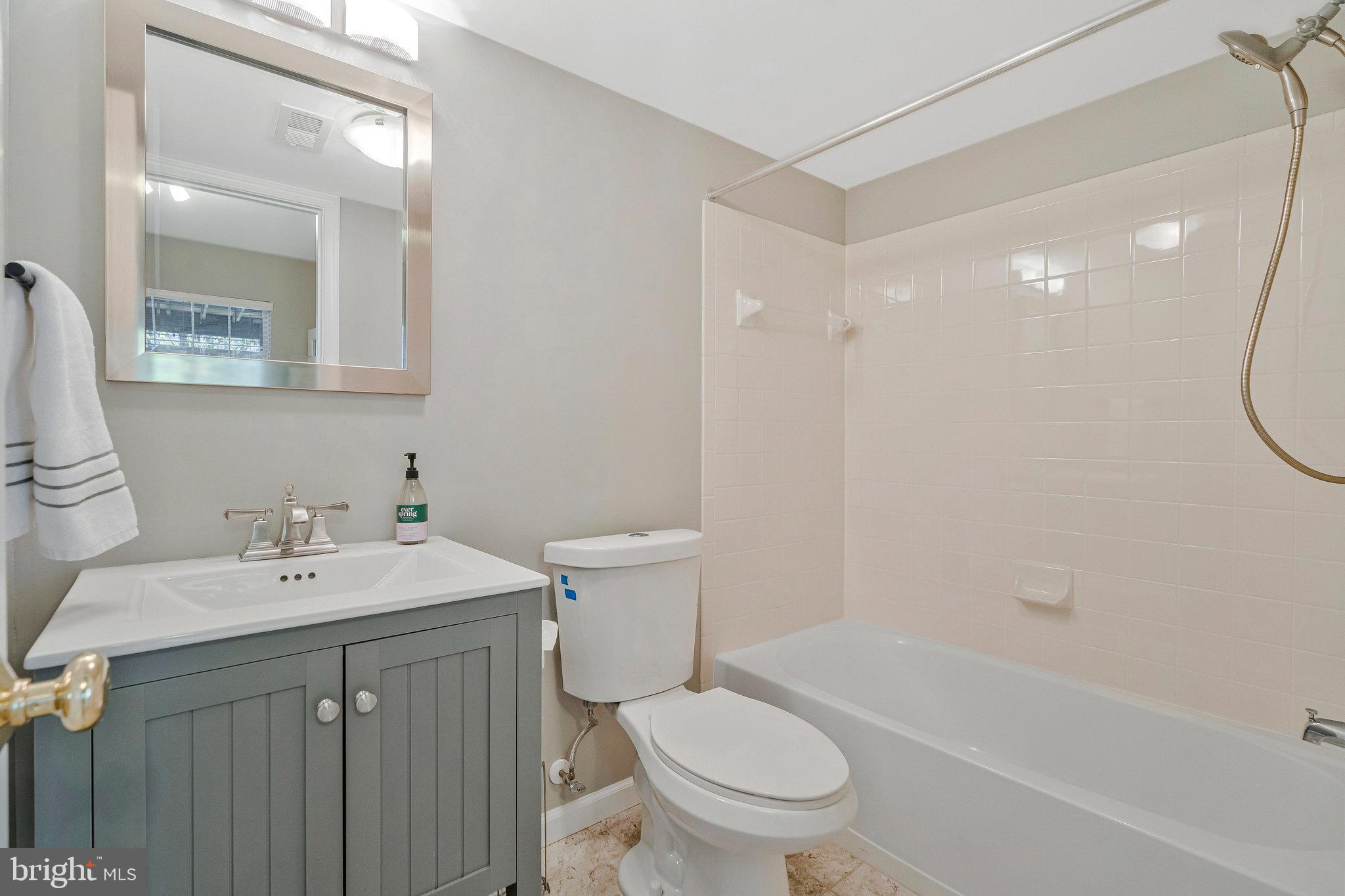 NORTHLAKE - Residential