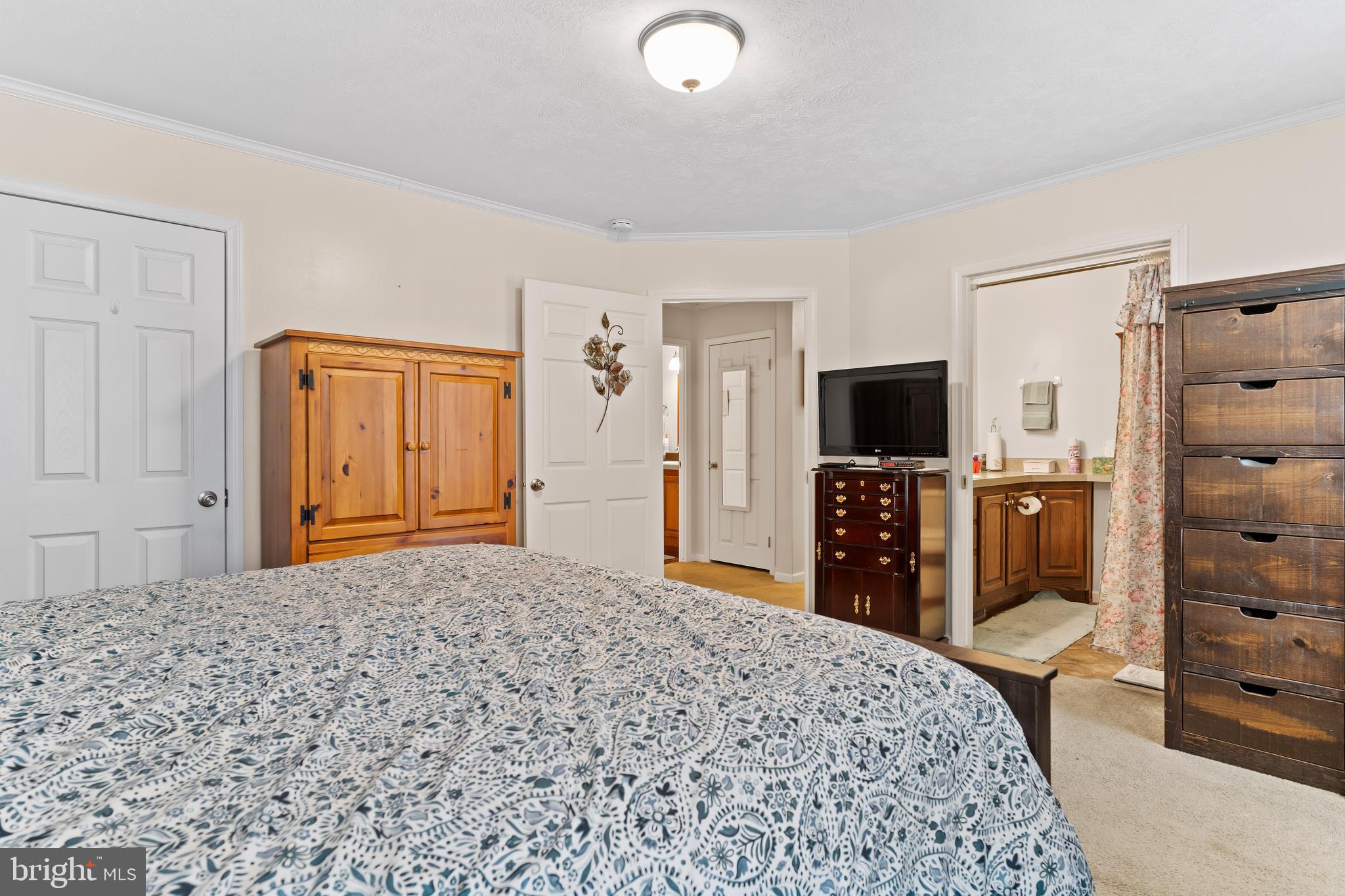 PINE MANOR - Residential